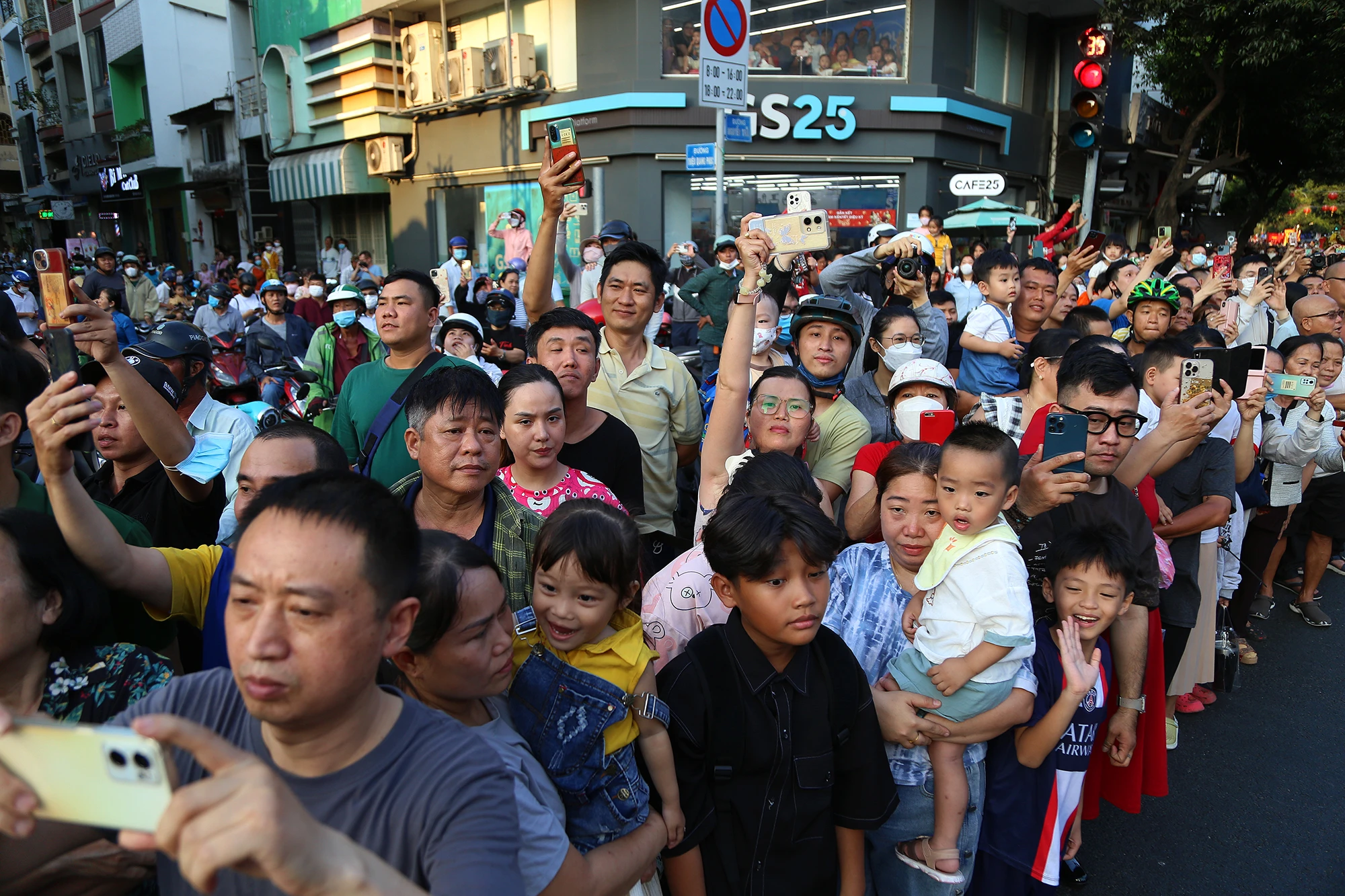 diễu hành tết nguyên tiêu (7).JPG