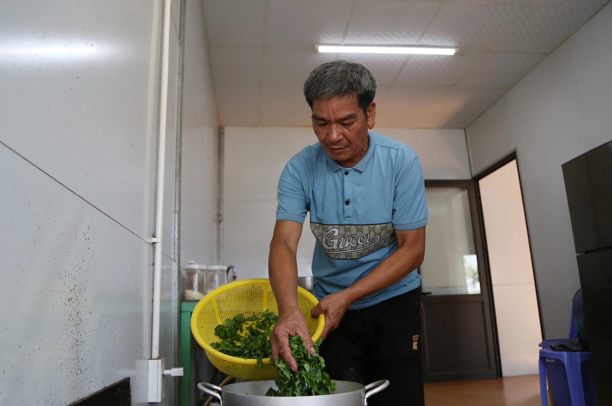 những anh nuôi của hàng trăm công nhân vành đai 3 tphcm (5).JPG