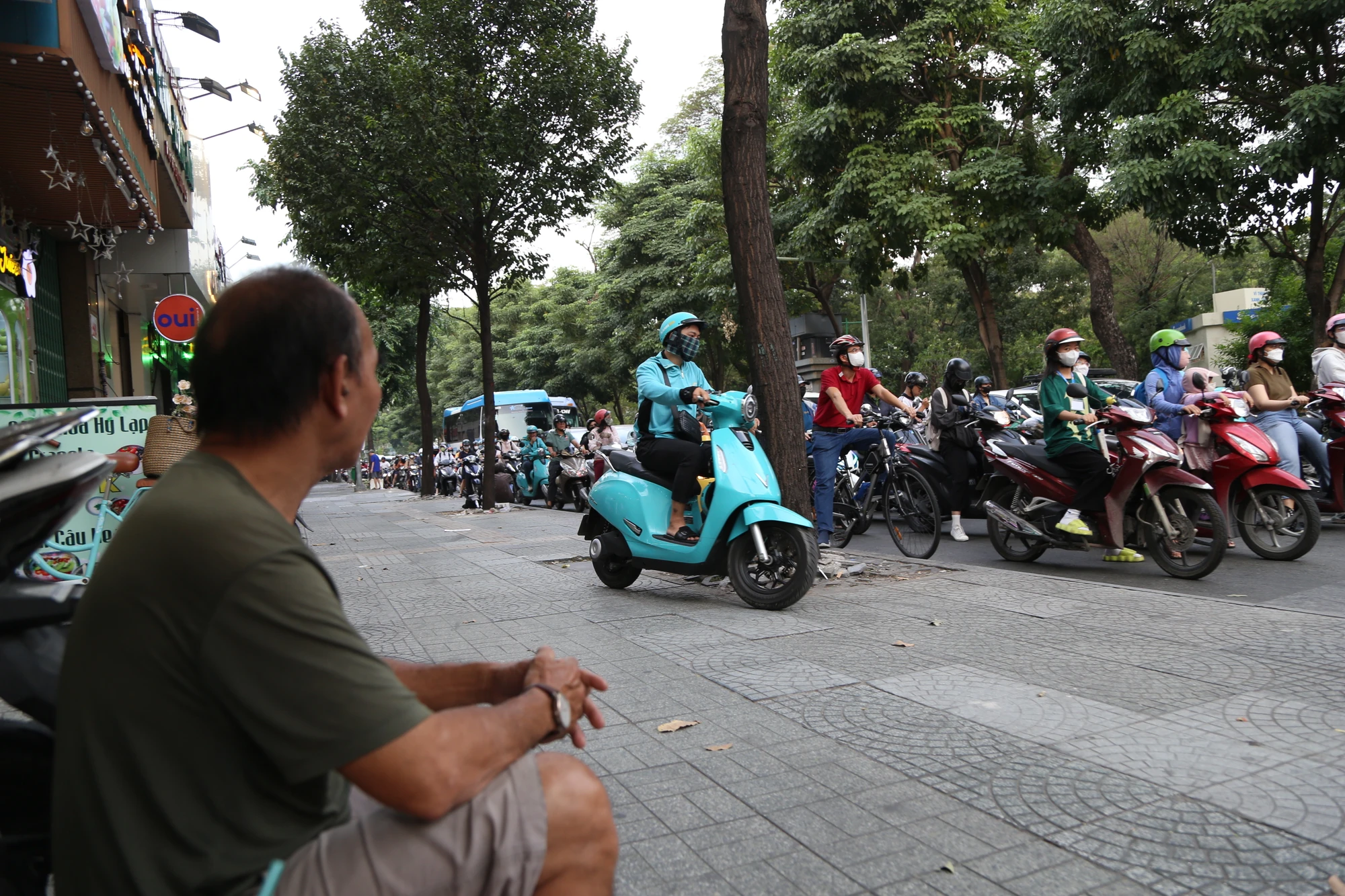 có đèn rẽ phải vẫn ùn ứ (17).JPG