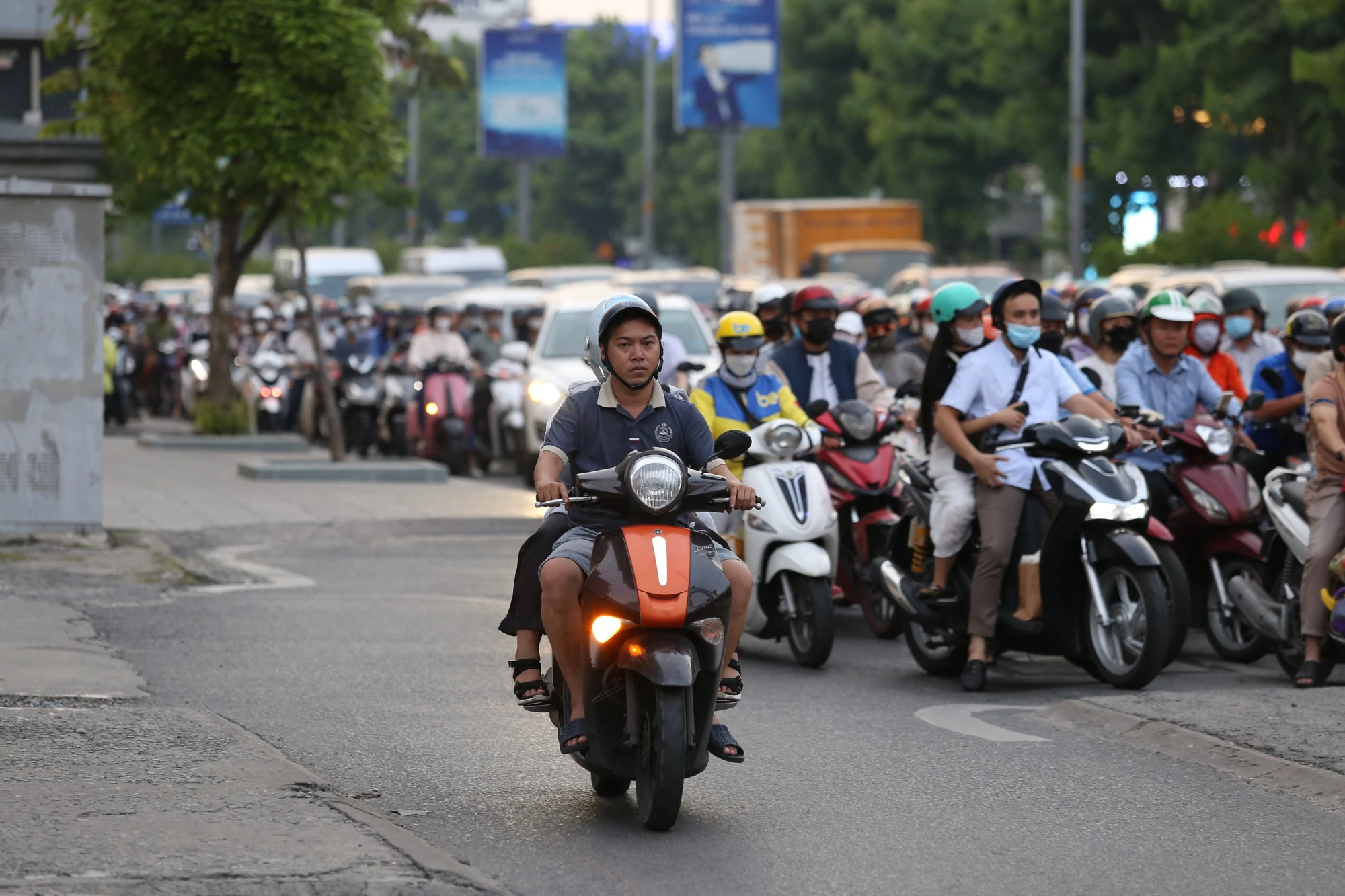 có đèn rẽ phải vẫn ùn ứ (19).JPG