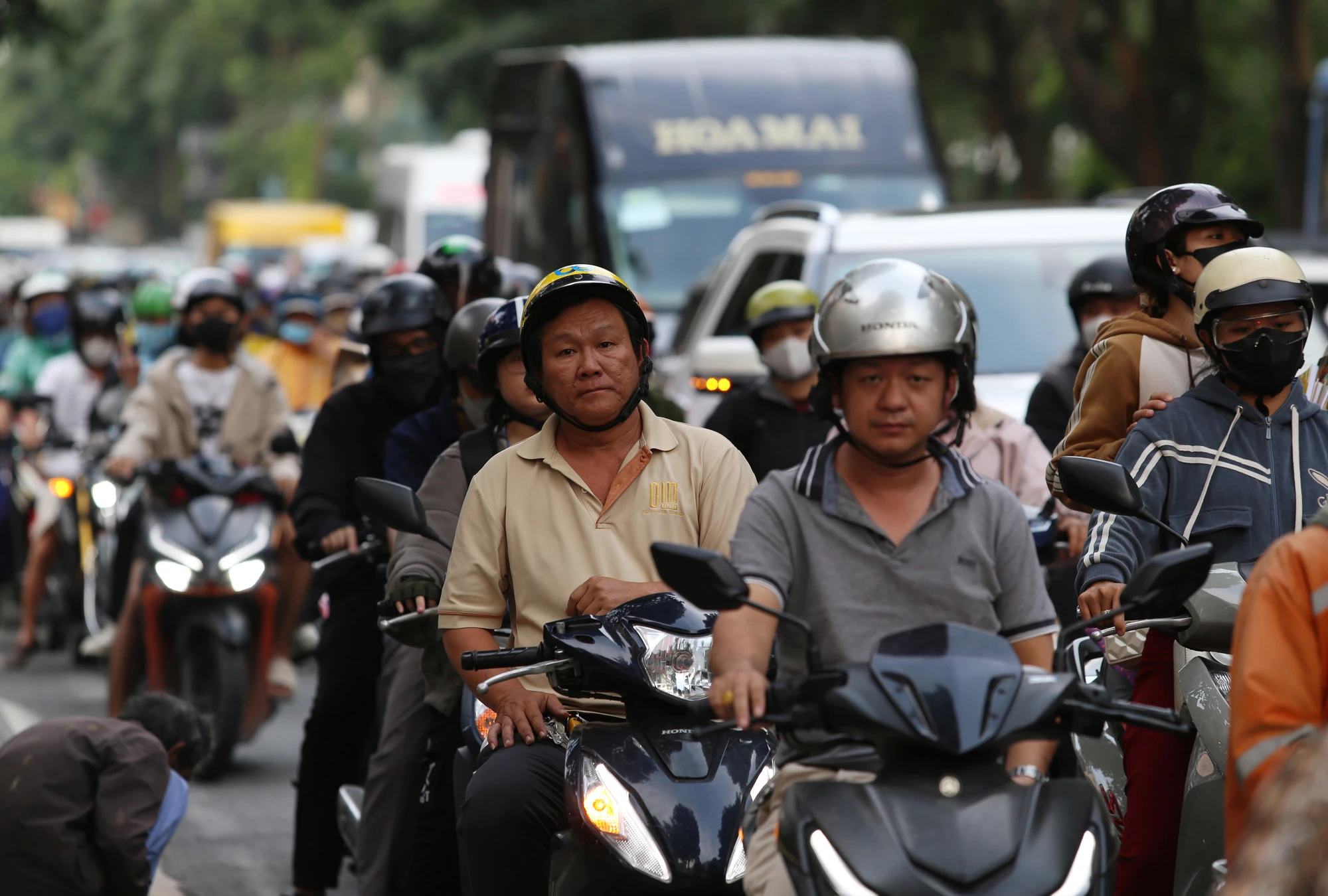 có đèn rẽ phải vẫn ùn ứ (5A).JPG