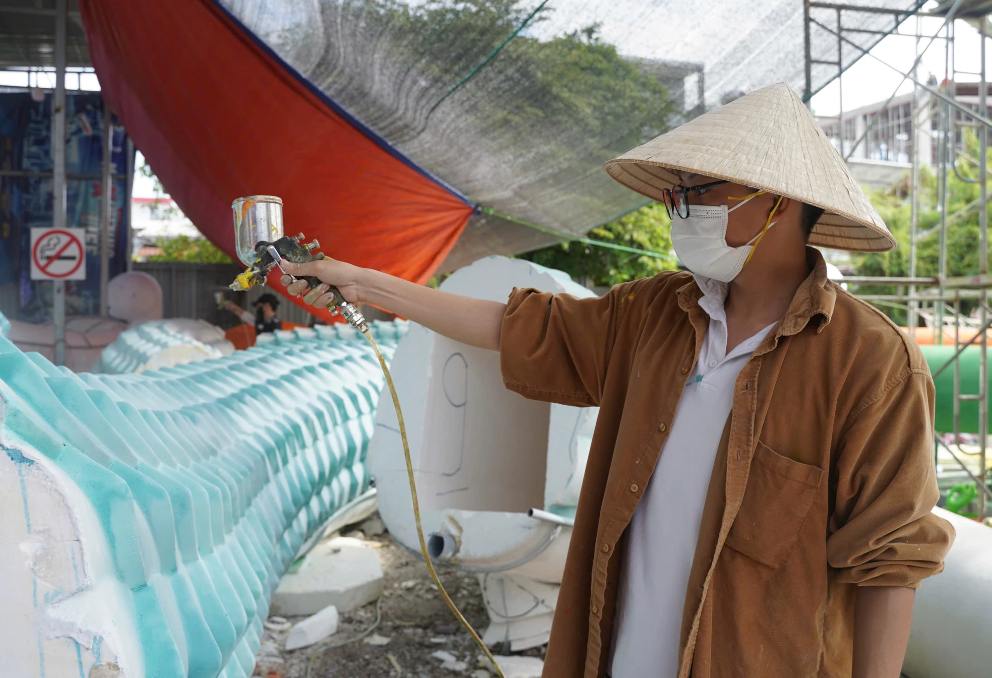 Hình ảnh thi công mới nhất cặp linh vật rắn Đường hoa Nguyễn Huệ Tết Ất Tỵ 2025 (27).jpg