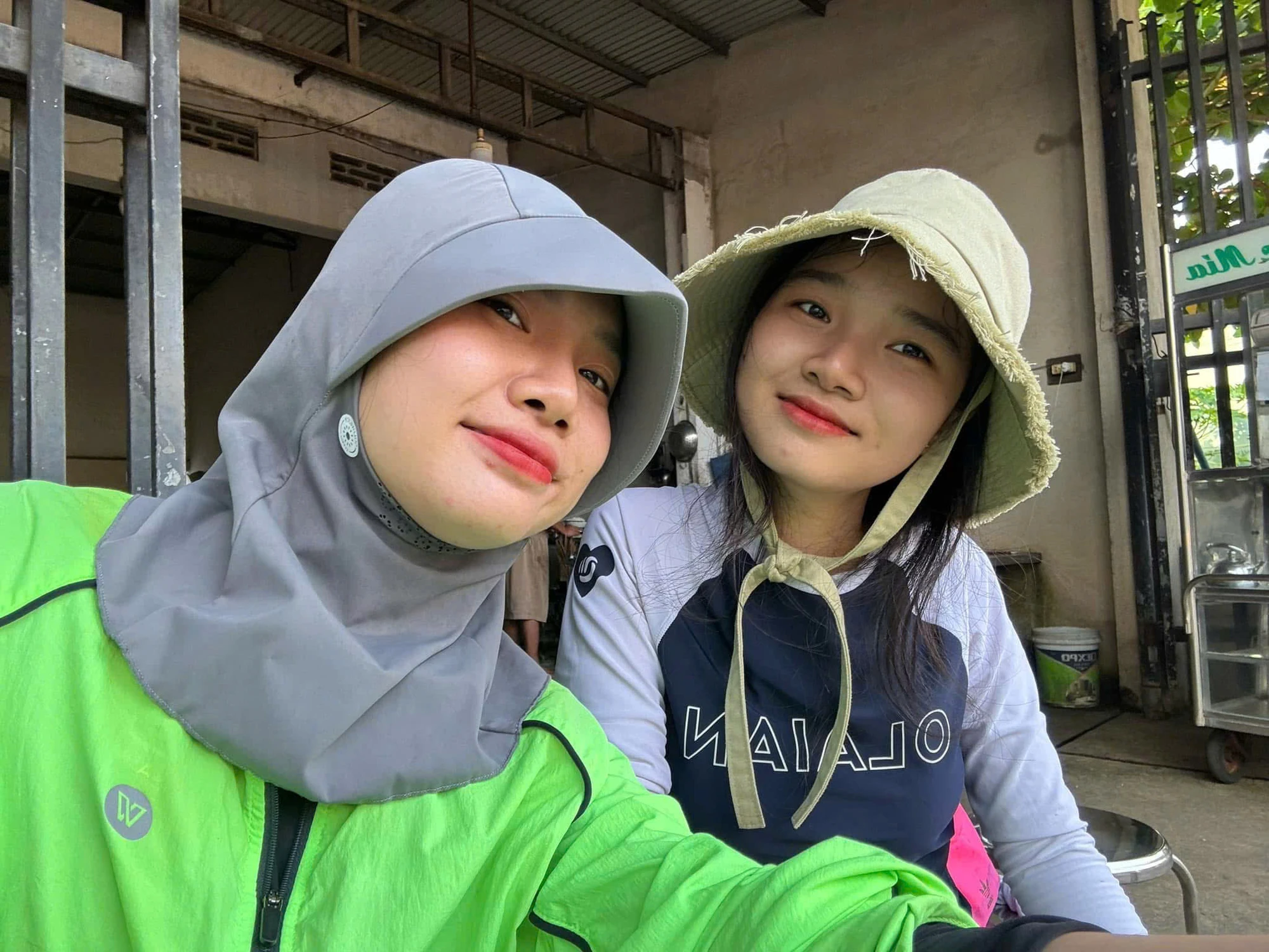 Hai cô gái Gen Z và hành trình đi bộ từ Sài Gòn về quê ăn Tết (12).jpg