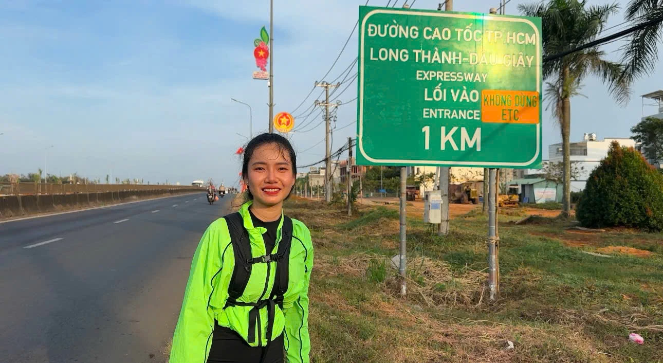 Hai cô gái Gen Z và hành trình đi bộ từ Sài Gòn về quê ăn Tết (5).jpg