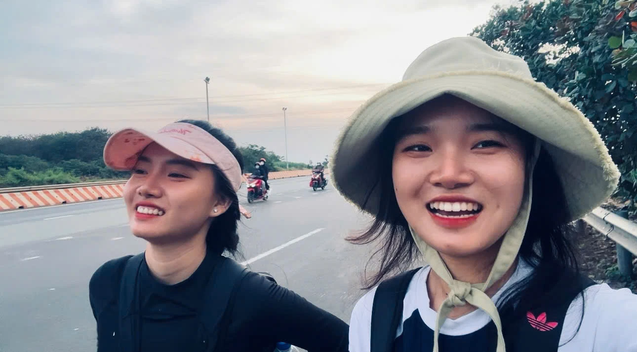 Về quê ăn Tết
