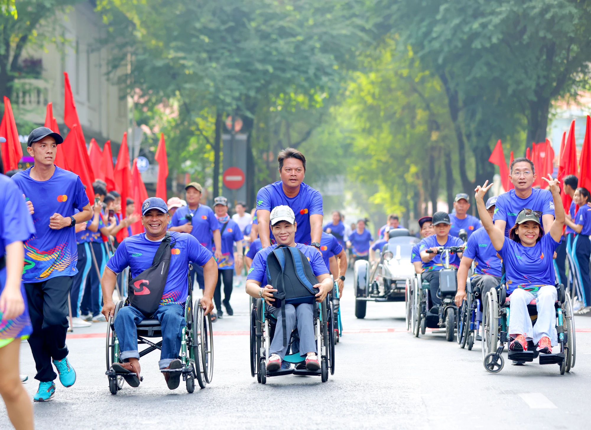 Nụ cười nghị lực_Nguyễn Hoàng.jpg
