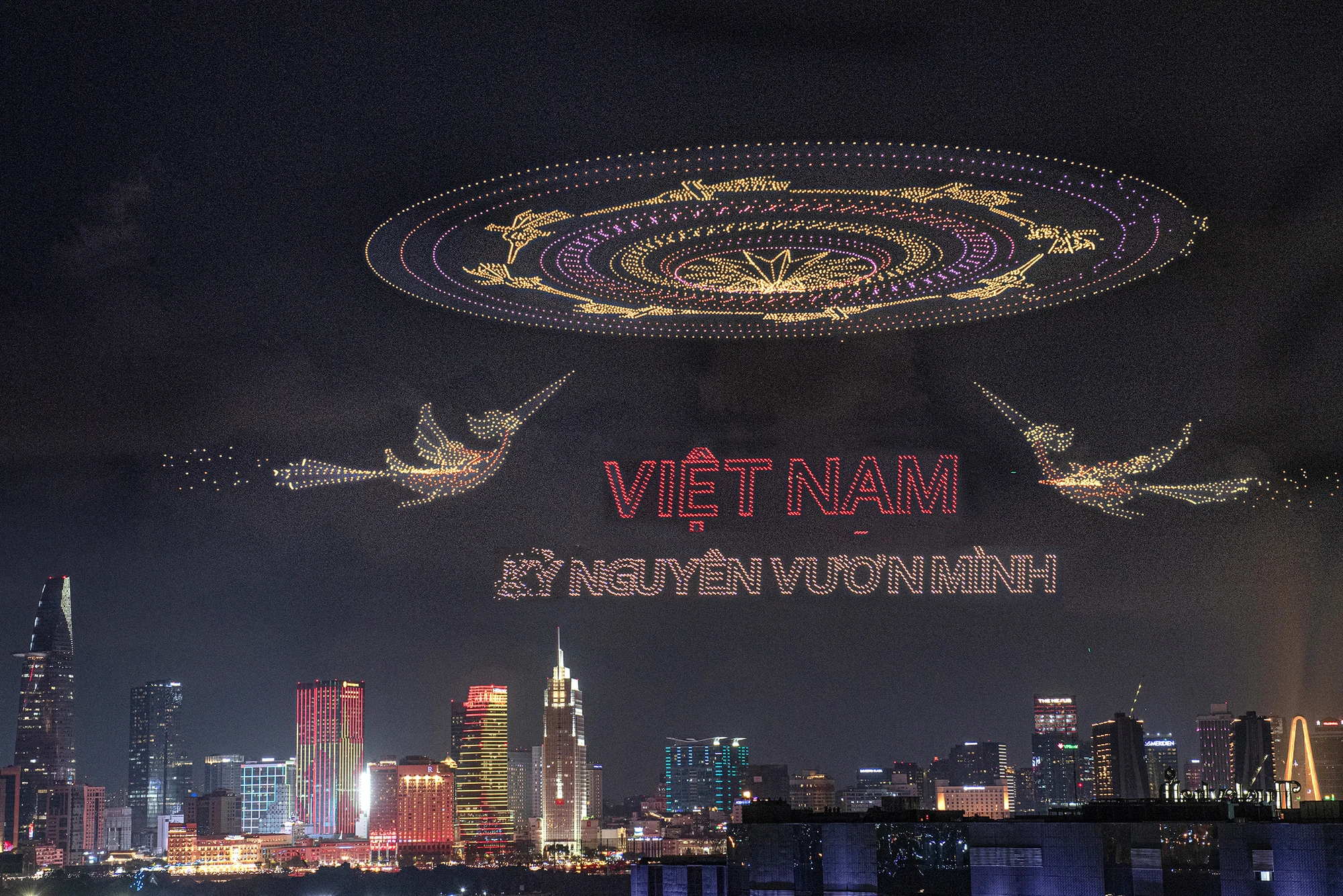 Bay lên Việt Nam_BÙI QUỐC SỸ.jpg