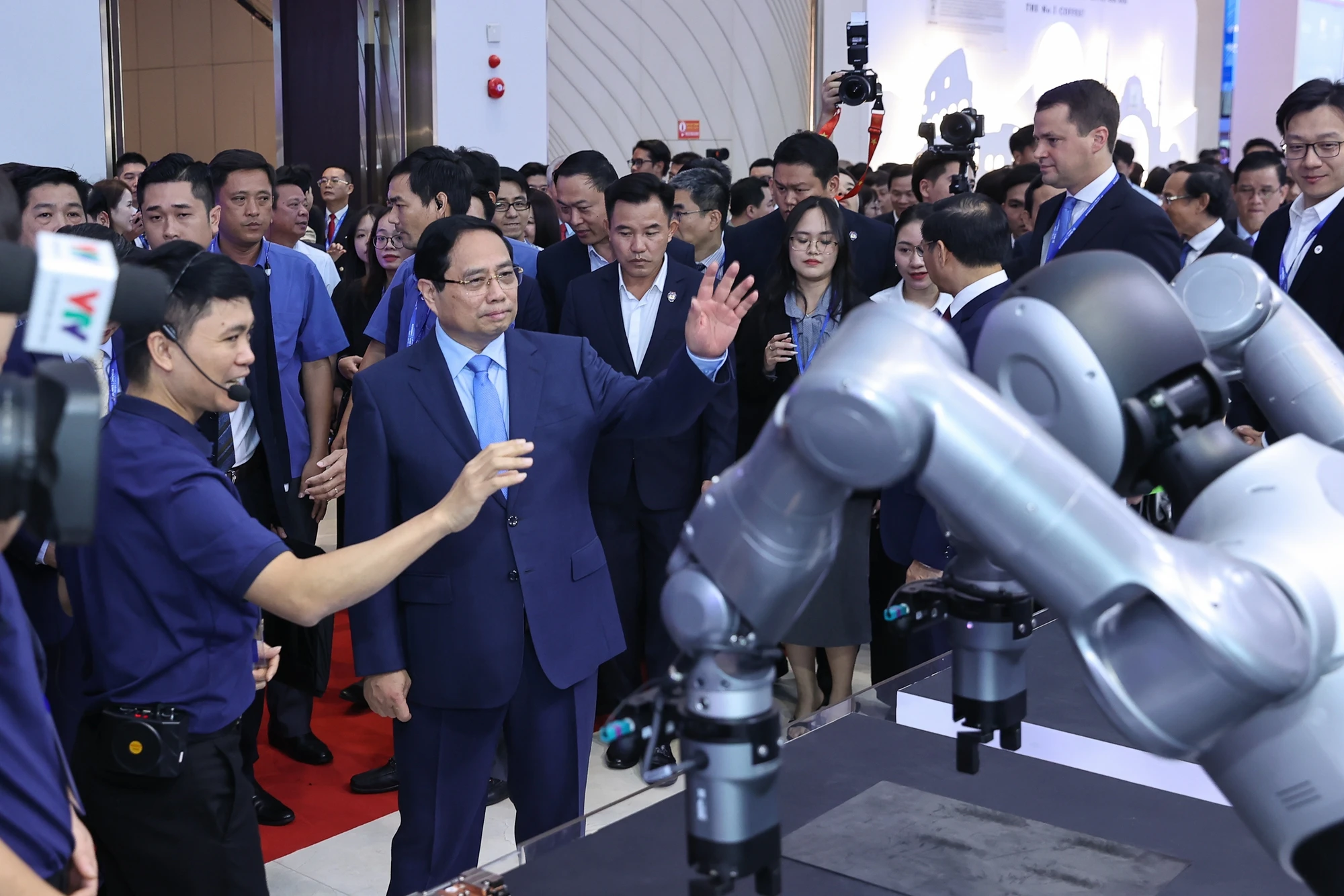 Chùm ảnh: Thủ tướng Phạm Minh Chính dự khai mạc Diễn đàn Kinh tế mùa thu 2025