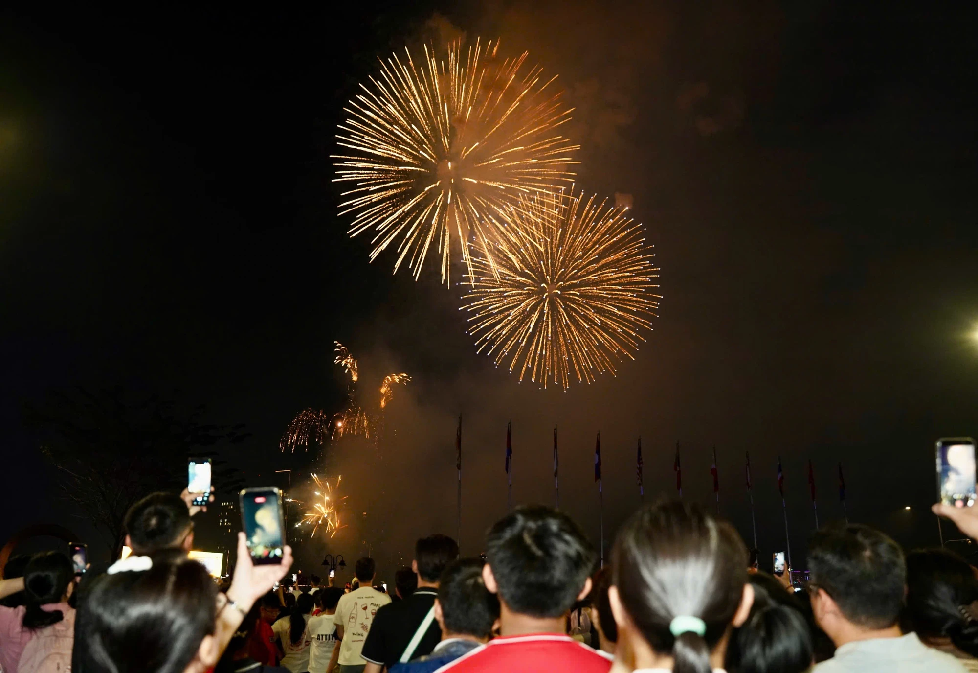giao thừa (1).jpg