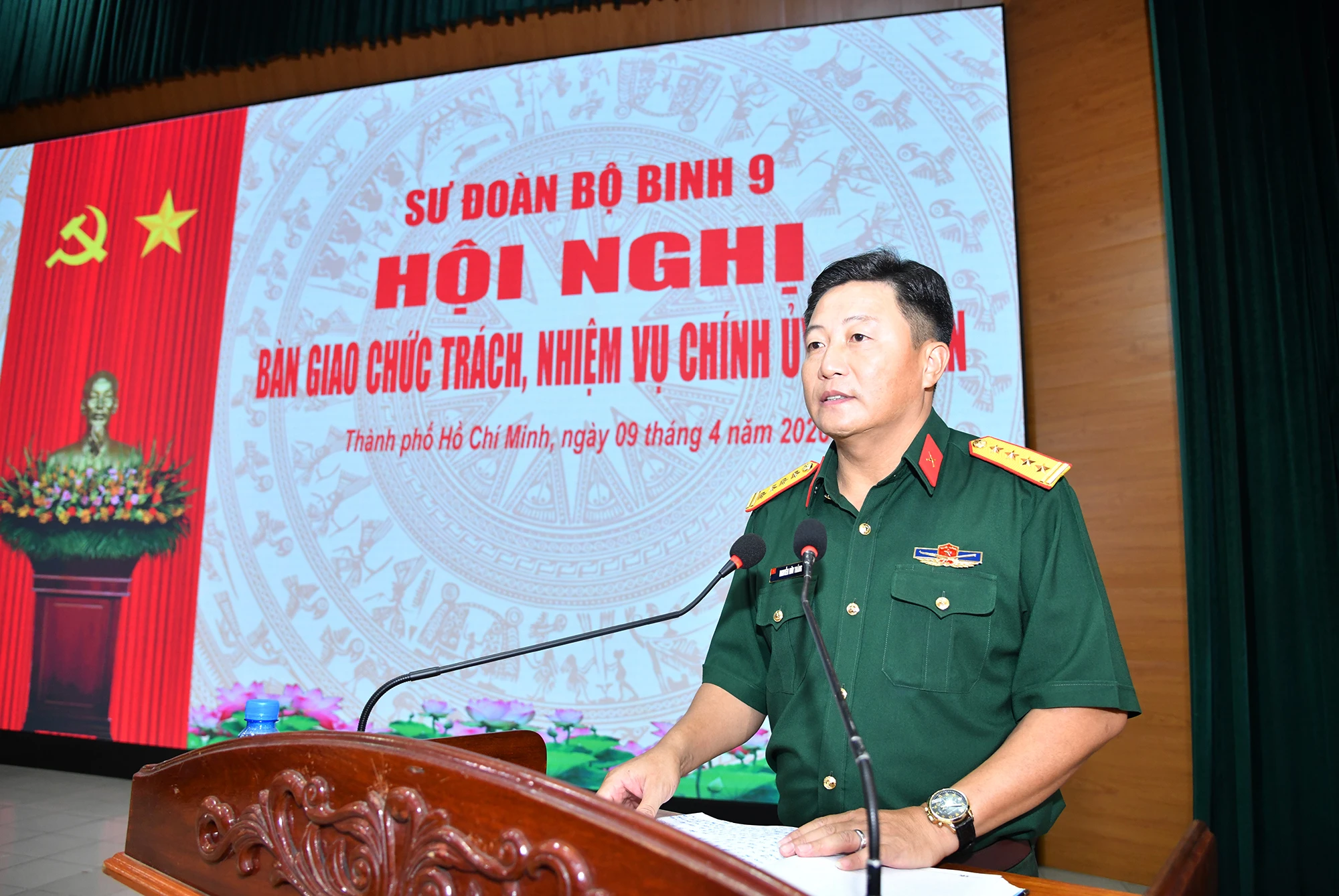 bàn giao (3).JPG