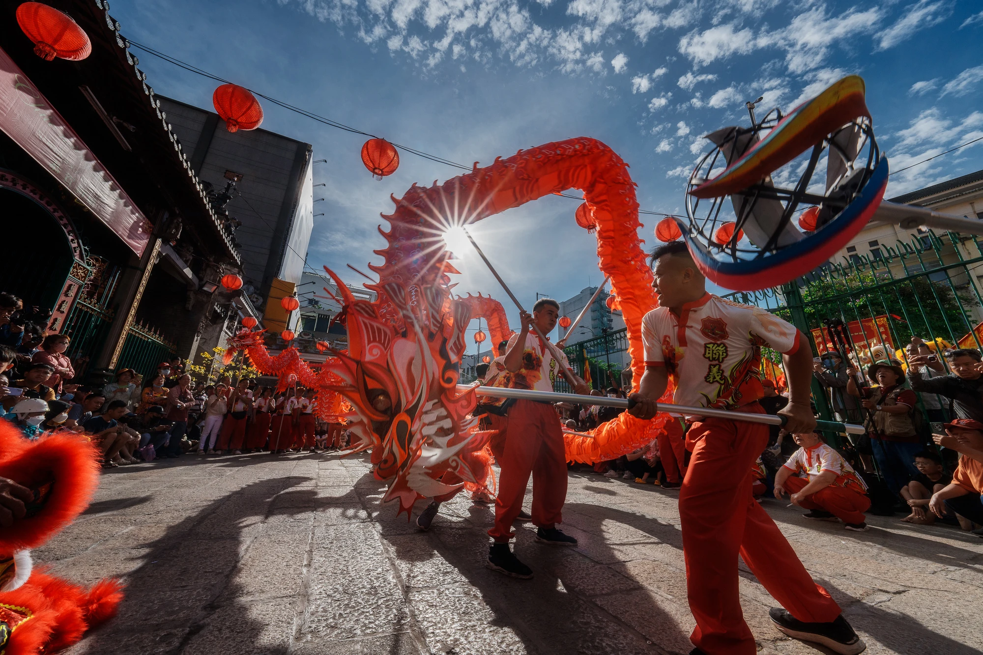 BIỂU DIỄN MÚA RỒNG_TRẦN MINH DŨNG.jpg