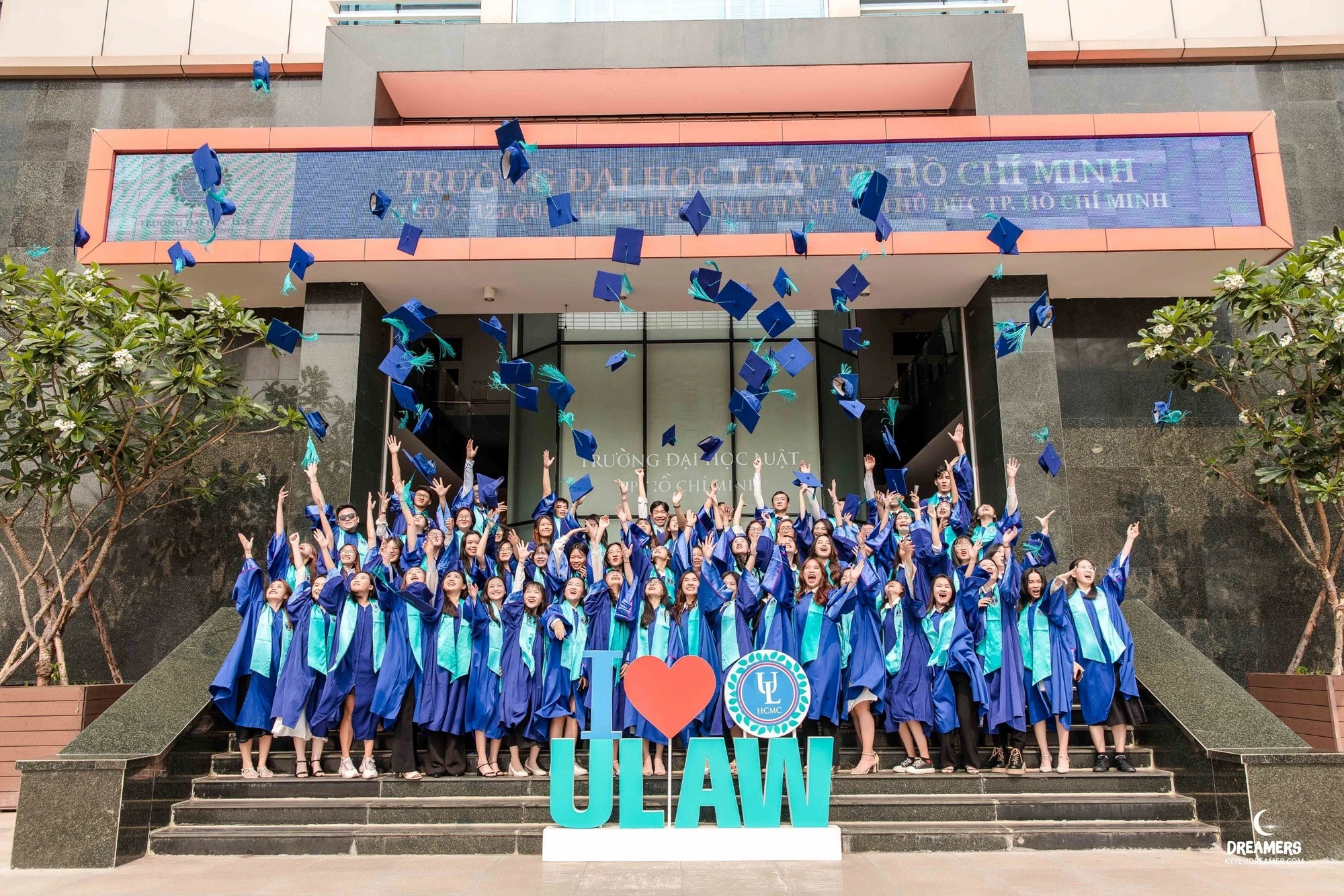 ĐH Luật TP.HCM 10.jpg