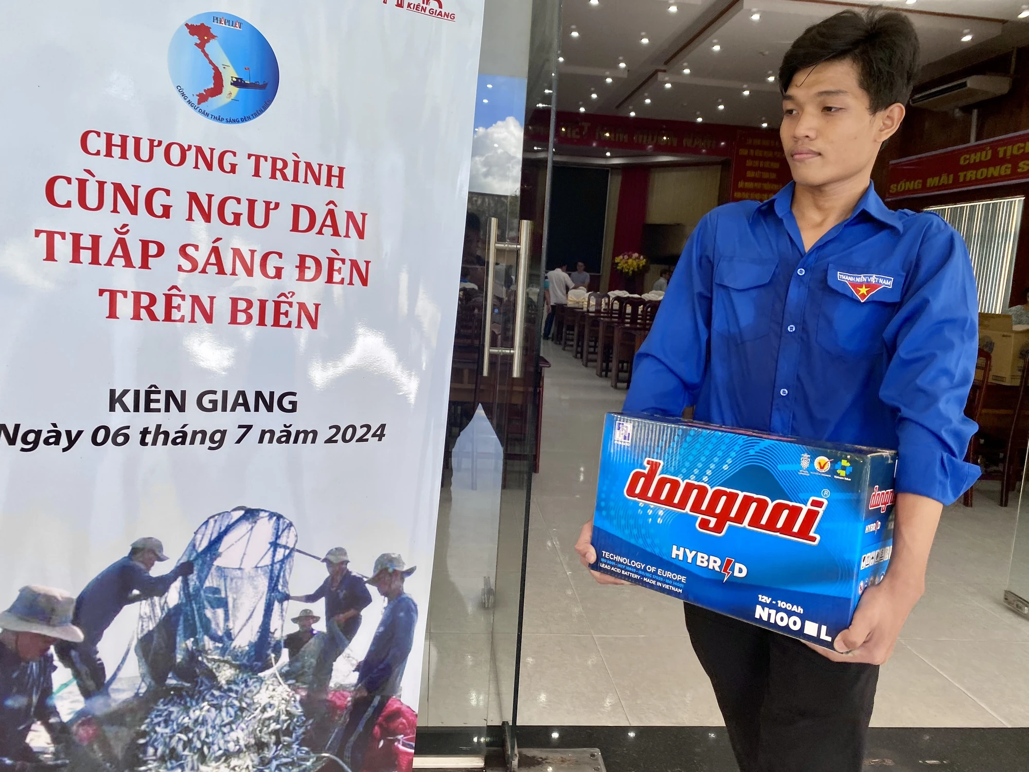 Toàn cảnh chương trình 'Cùng ngư dân thắp sáng đèn trên biển' tại Kiên Giang