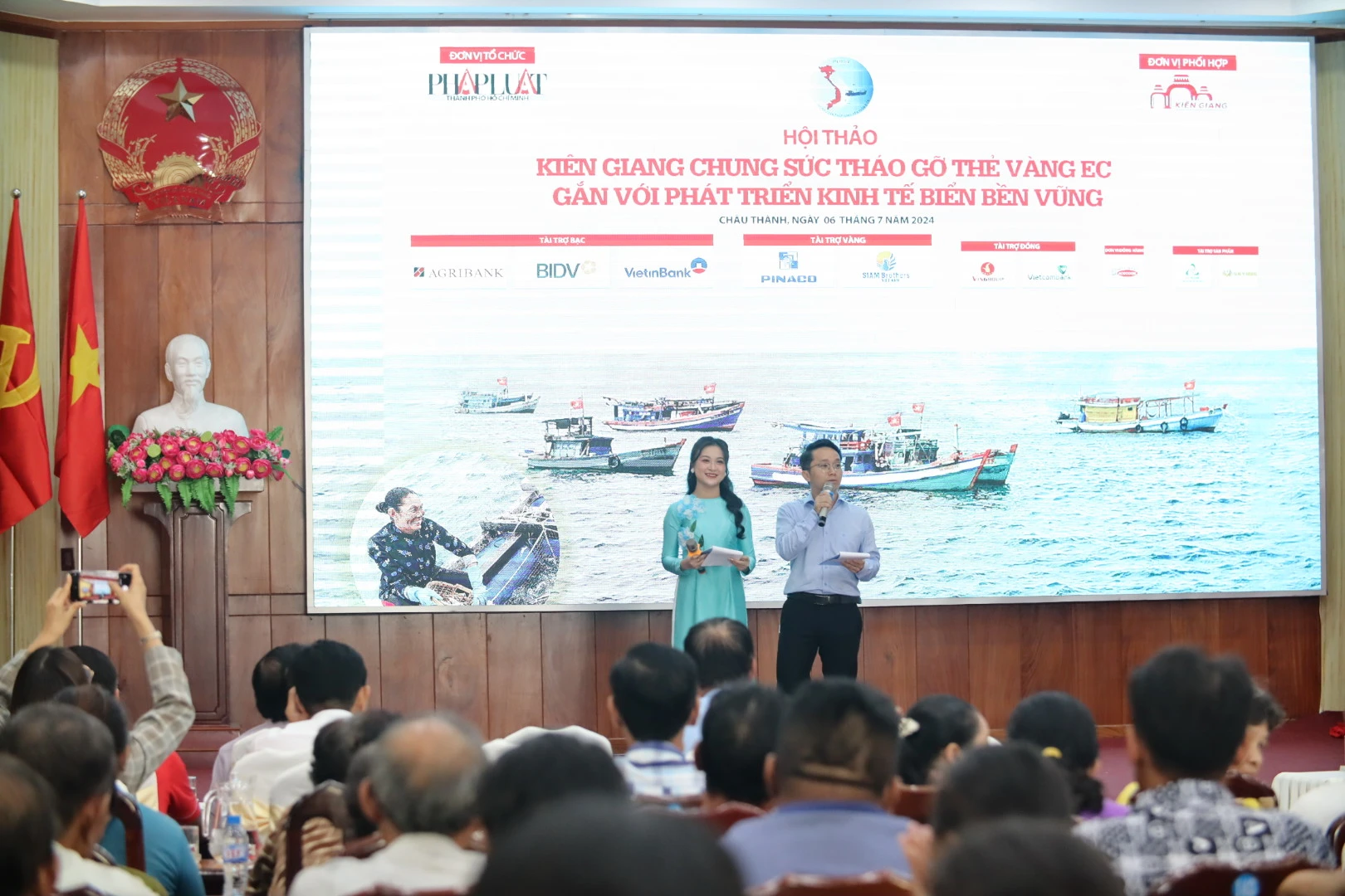 toan-canh-chuong-trinh-cung-ngu-dan-thap-sang-den-tren-bien-tai-kien-giang-4.jpg