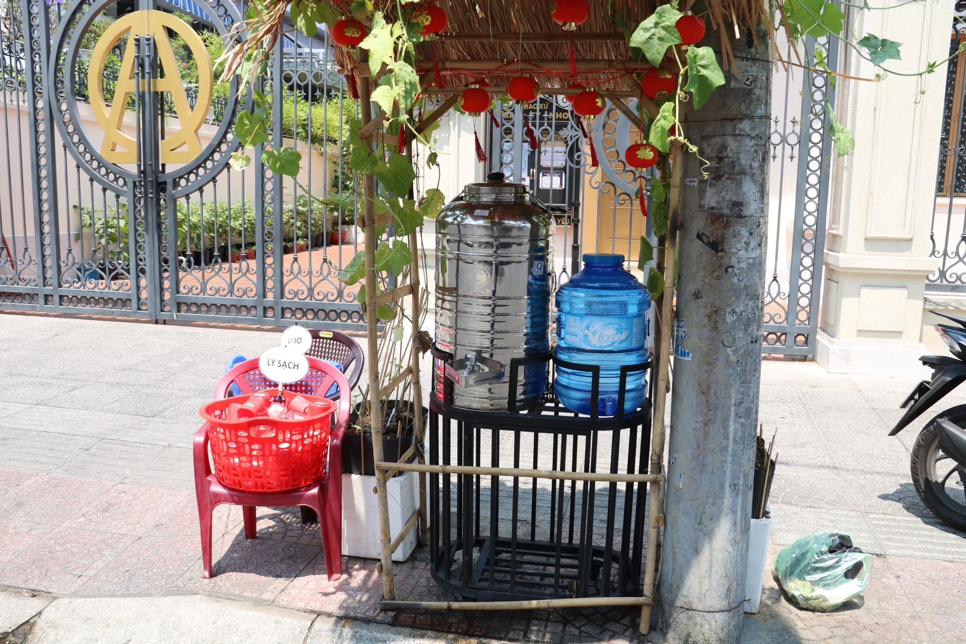 binh-nuoc-0-dong-2.jpg