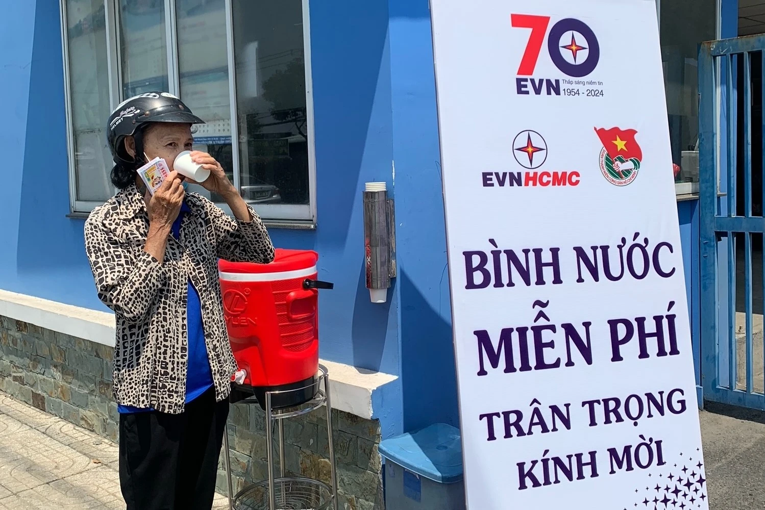 binh-nuoc-0-dong-3.jpg
