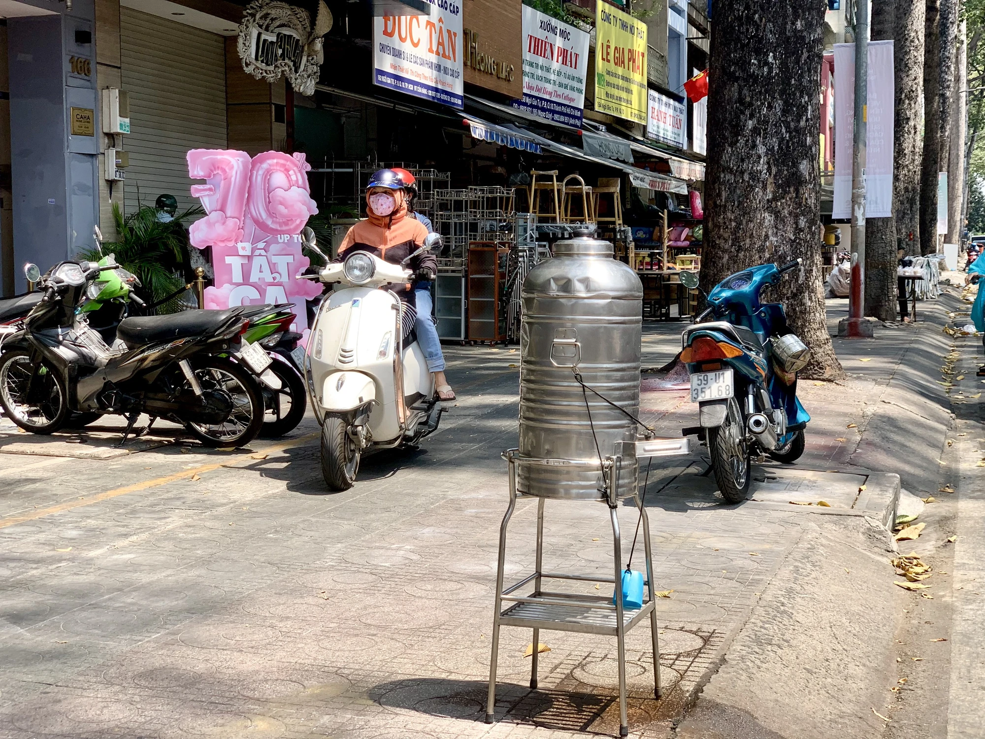 binh-nuoc-0-dong-5.jpg