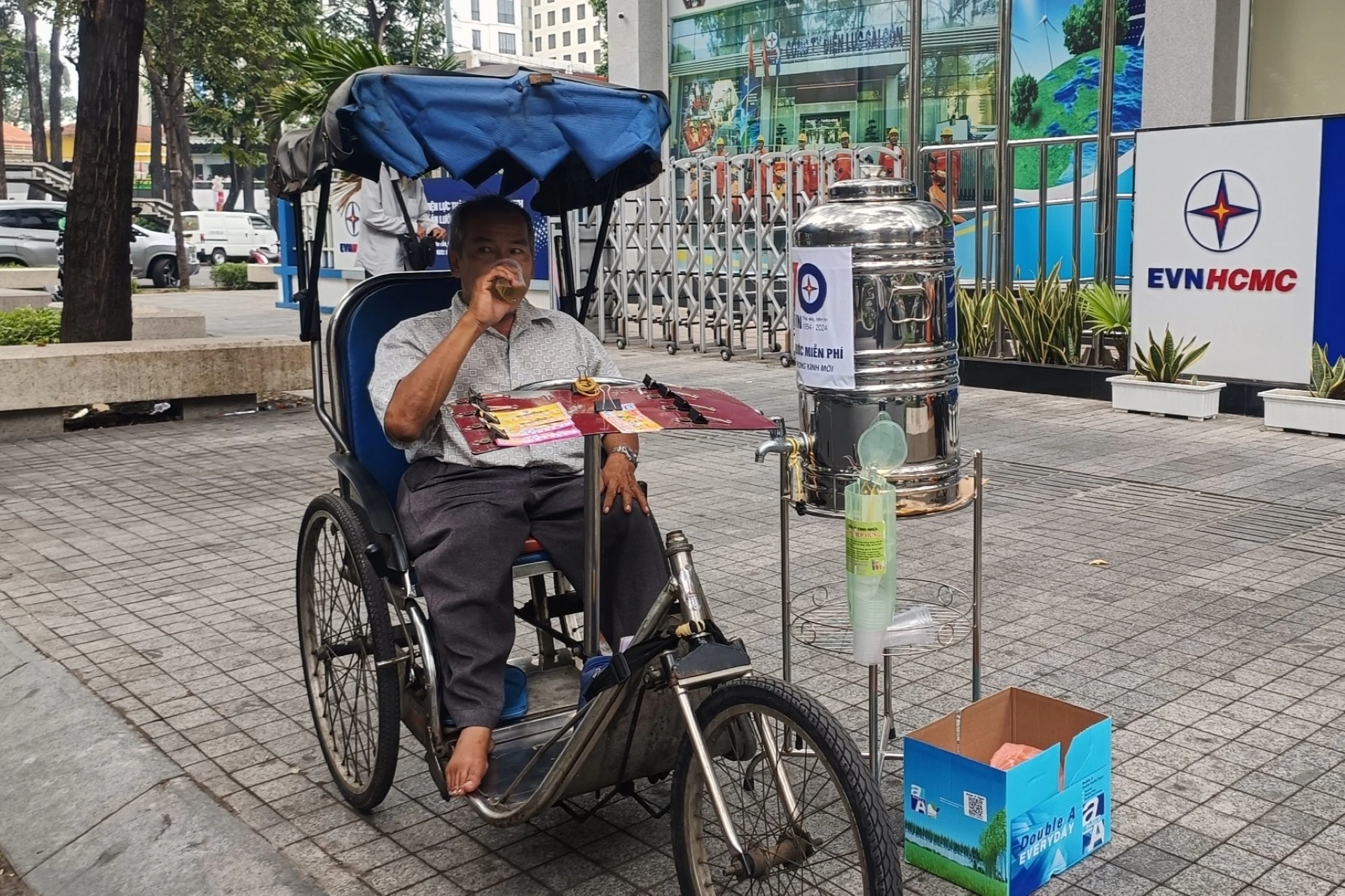 binh-nuoc-0-dong.jpg