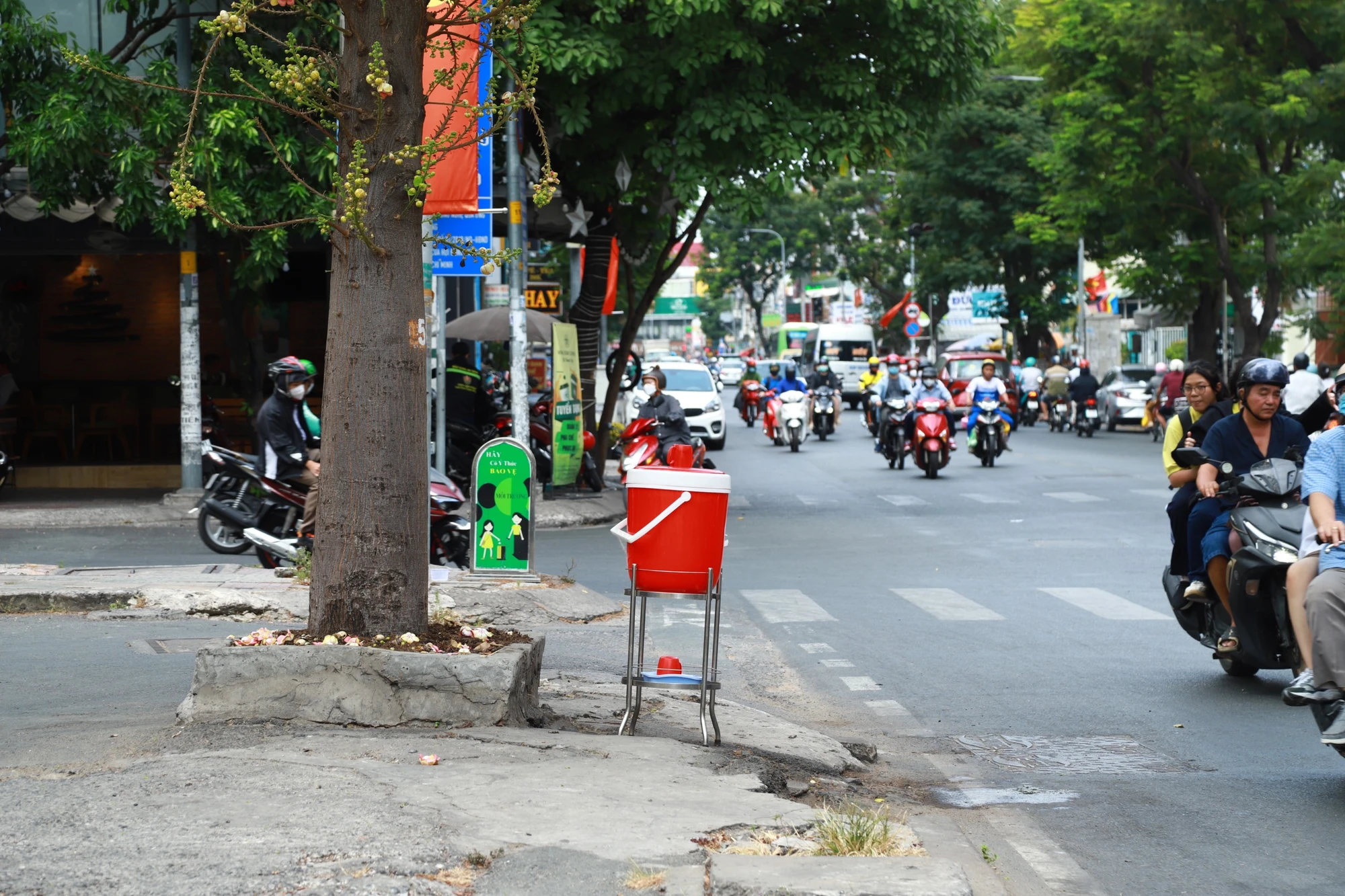 binh-nuoc-0-dong-7.jpg