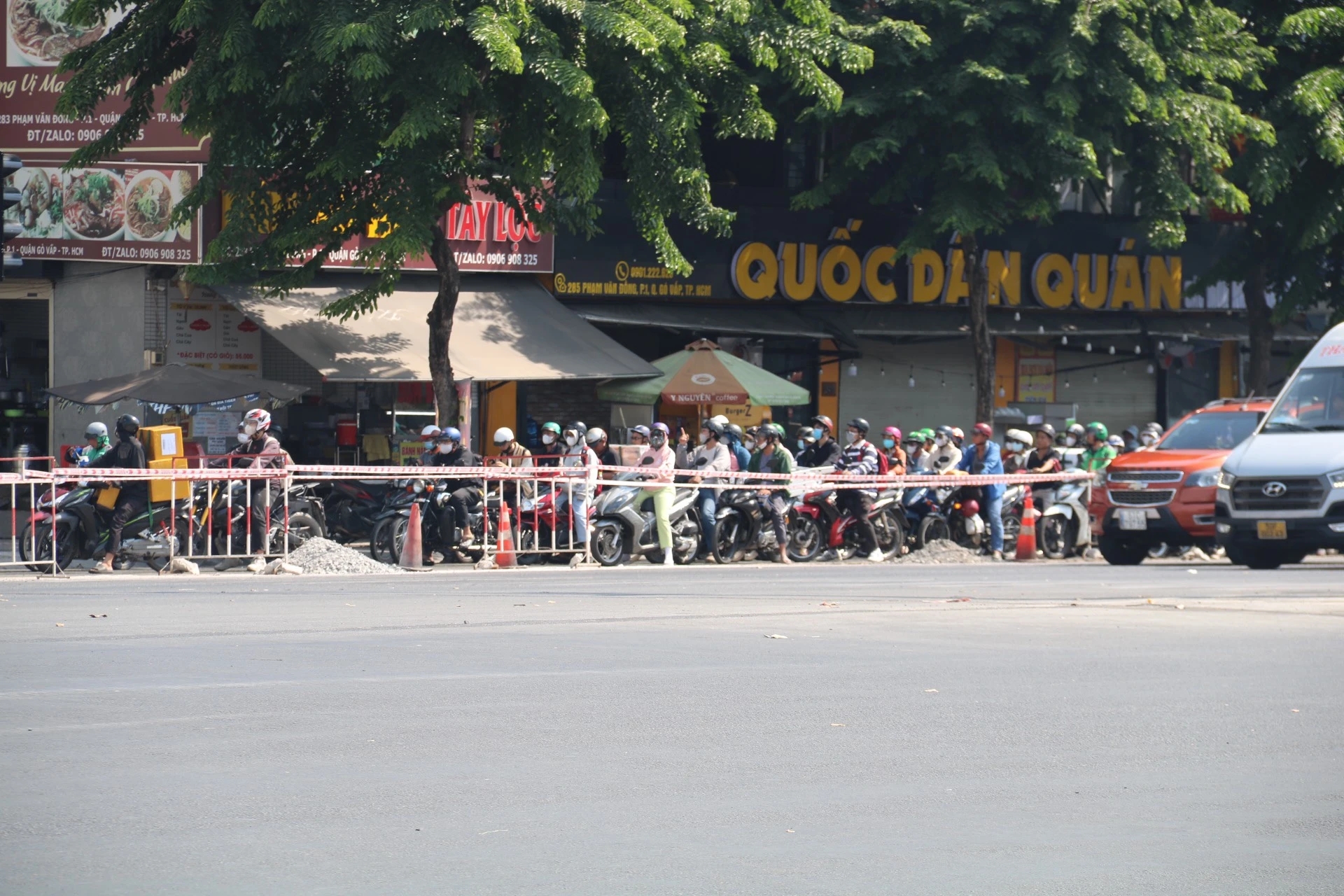 giao-lo-Pham-Van-Dong-Le-Quang-Dinh-10.jpg