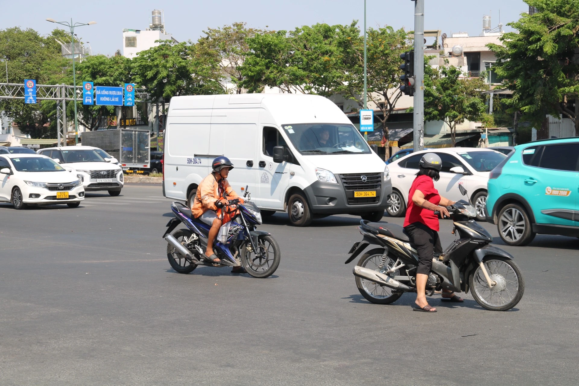 giao-lo-Pham-Van-Dong-Le-Quang-Dinh-11.jpg