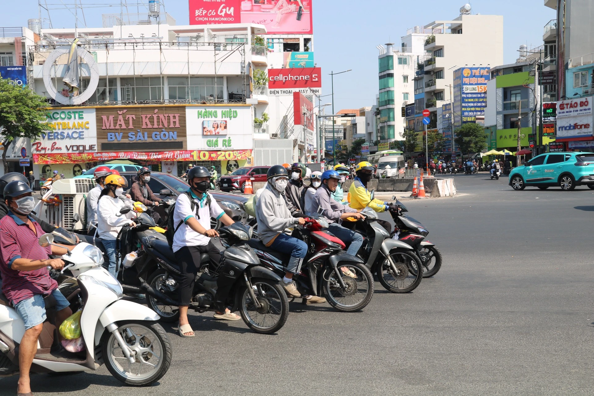 giao-lo-Pham-Van-Dong-Le-Quang-Dinh-13.jpg