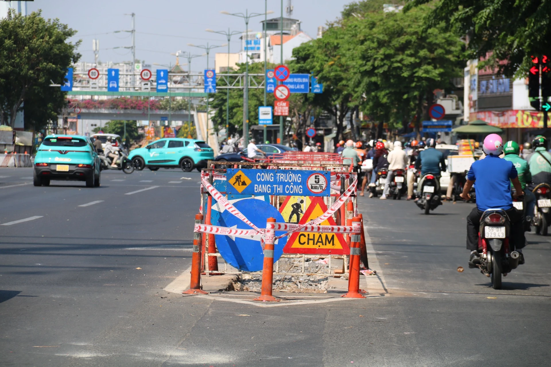 giao-lo-Pham-Van-Dong-Le-Quang-Dinh-14.jpg