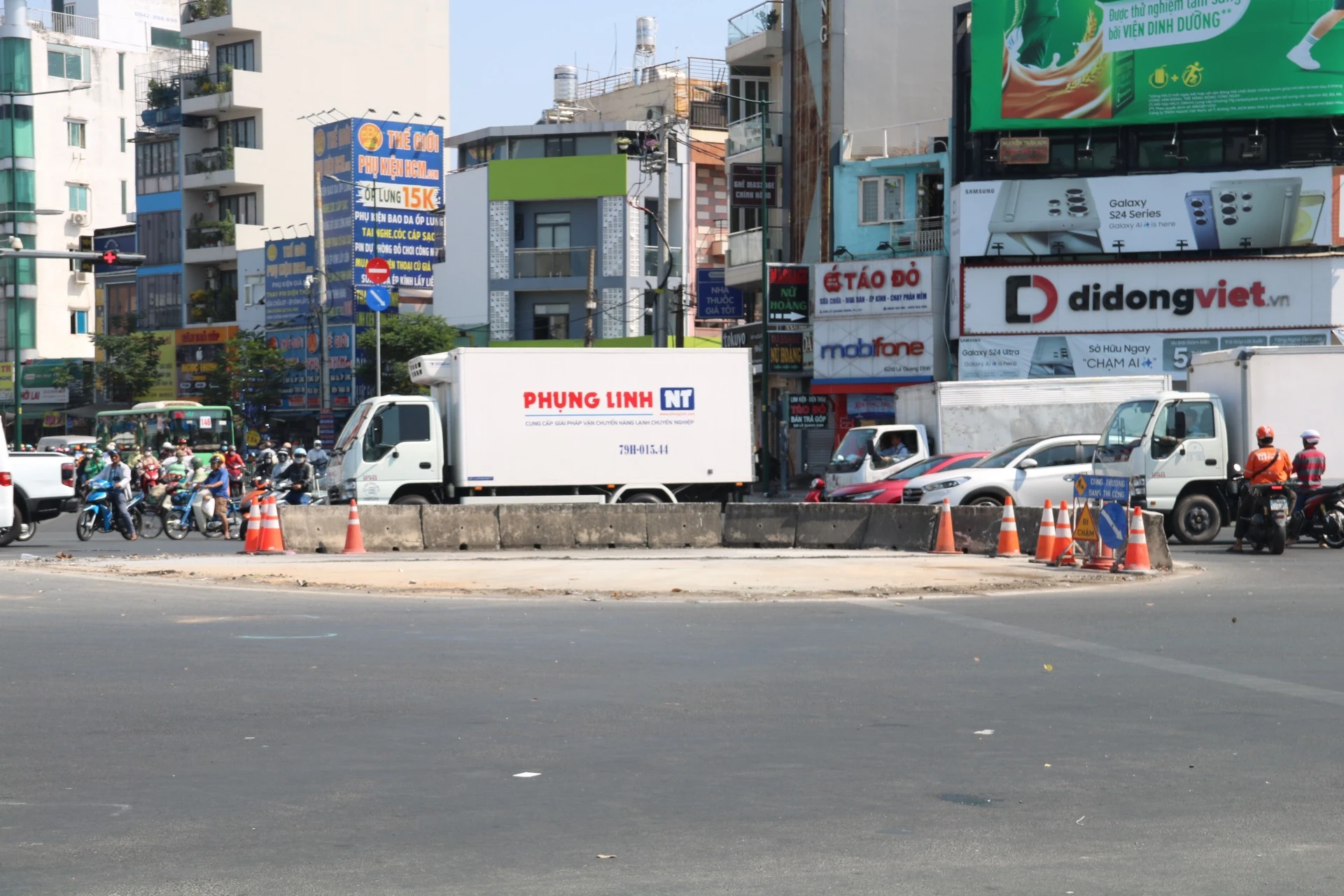 giao-lo-Pham-Van-Dong-Le-Quang-Dinh-4.jpg