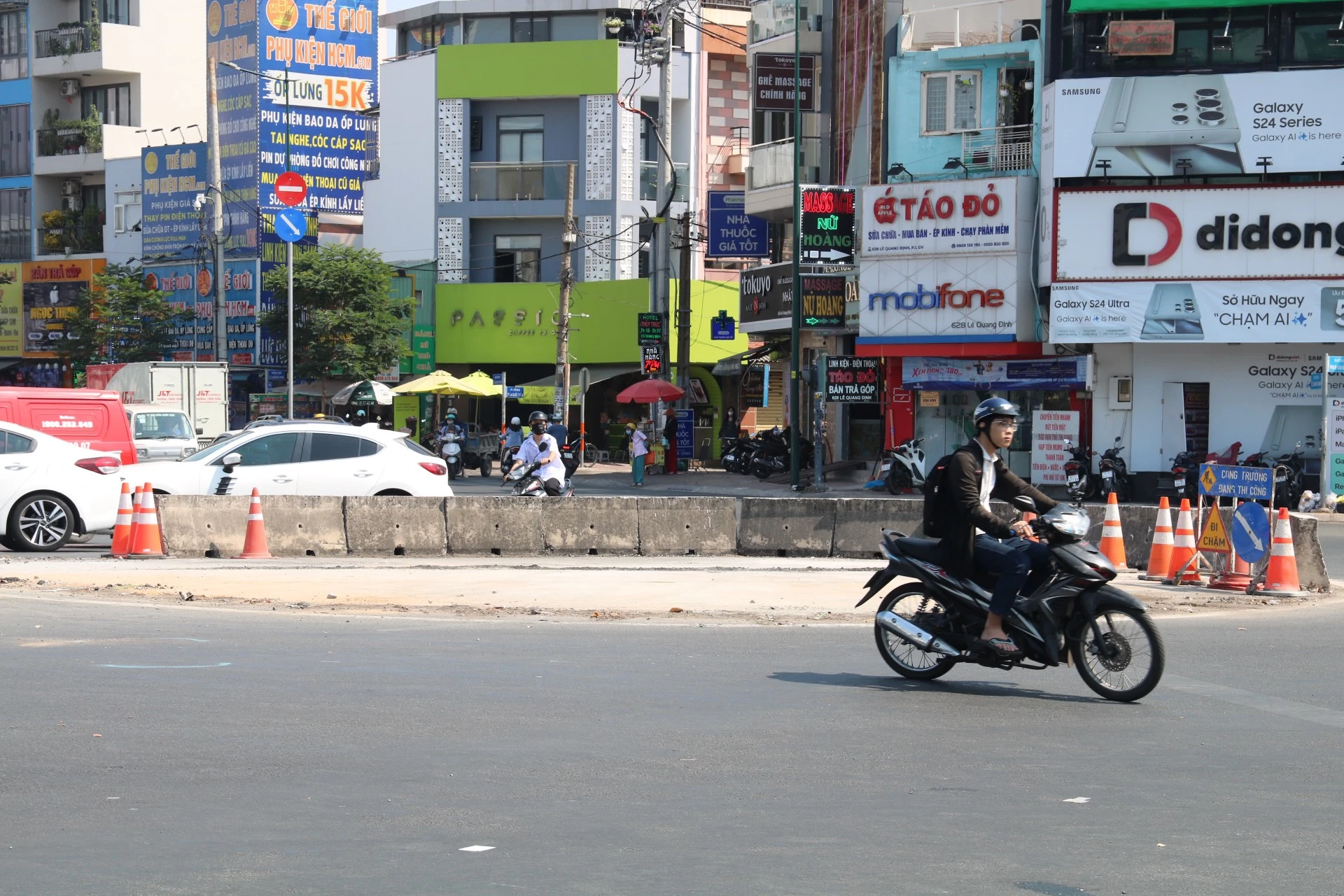 giao-lo-Pham-Van-Dong-Le-Quang-Dinh-5.jpg