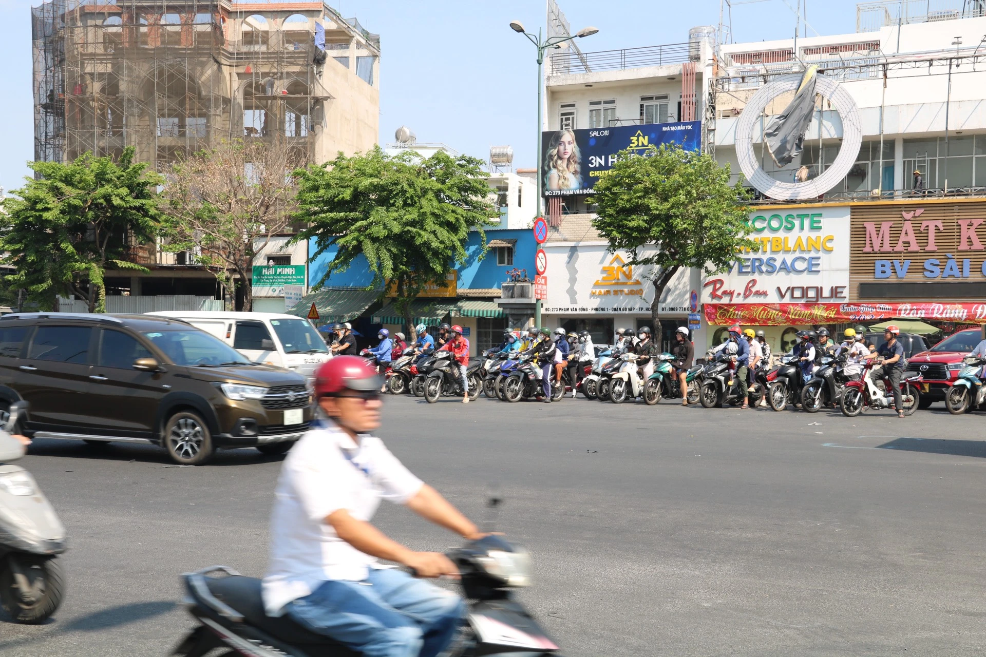giao-lo-Pham-Van-Dong-Le-Quang-Dinh-7.jpg