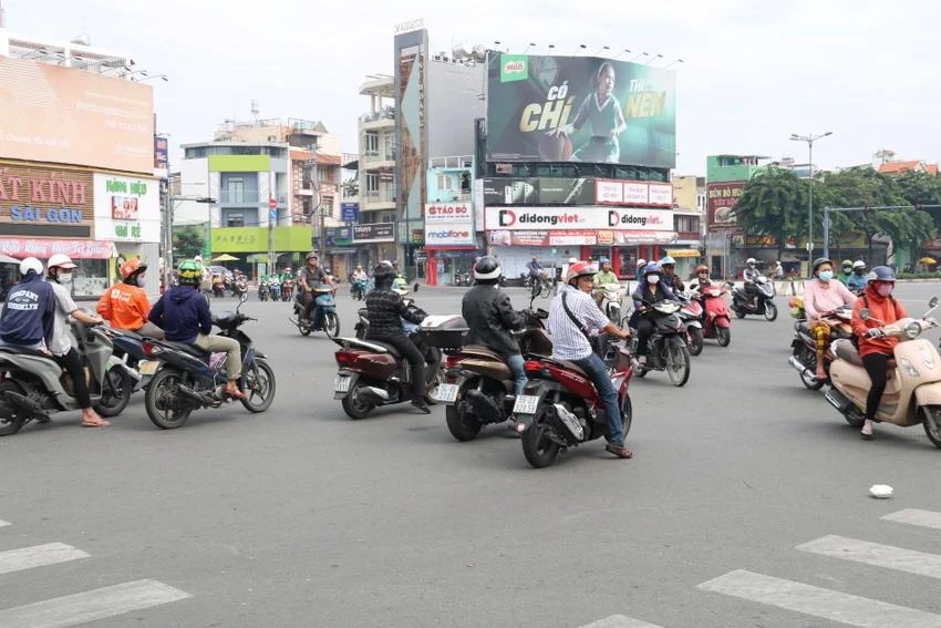 giao-lo-Pham-Van-Dong-Le-Quang-Dinh-1.webp