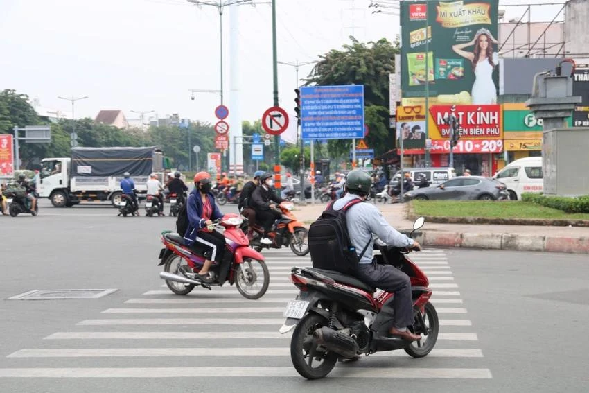 giao-lo-Pham-Van-Dong-Le-Quang-Dinh-2.webp