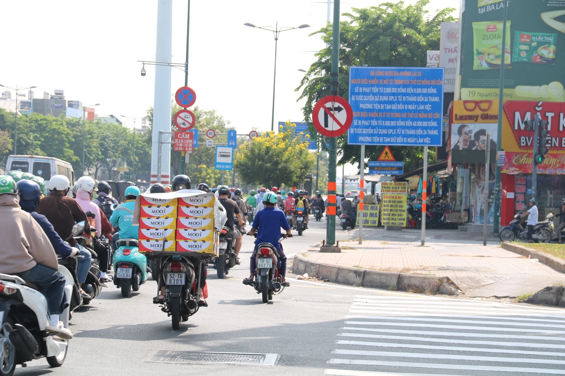 giao-lo-Pham-Van-Dong-Le-Quang-Dinh-20.jpg