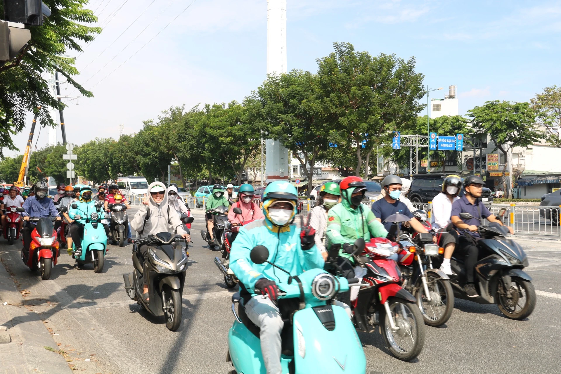 giao-lo-Pham-Van-Dong-Le-Quang-Dinh-24.jpg