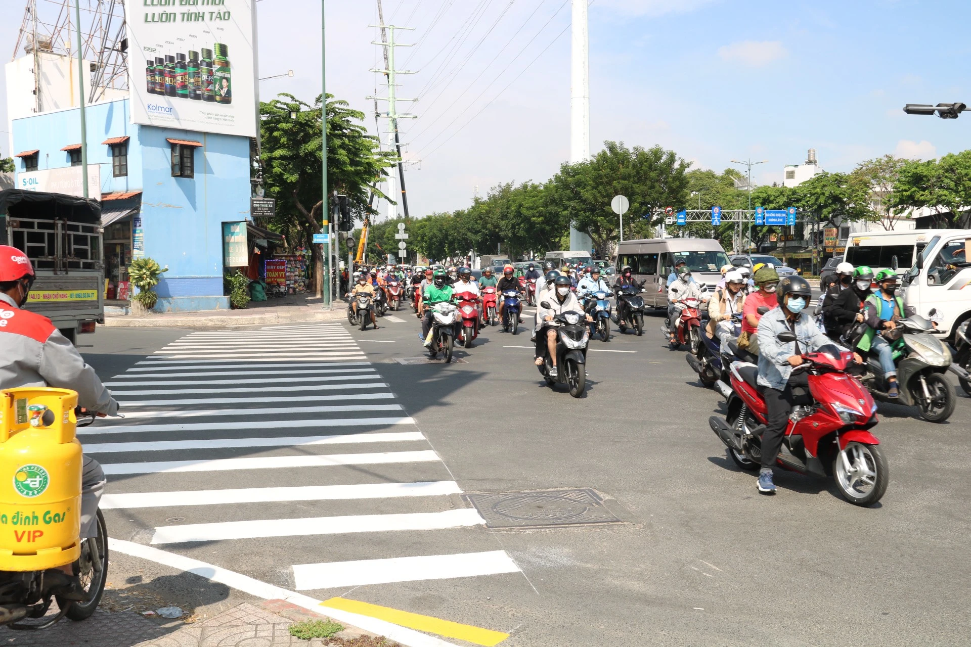 giao-lo-Pham-Van-Dong-Le-Quang-Dinh-27.jpg