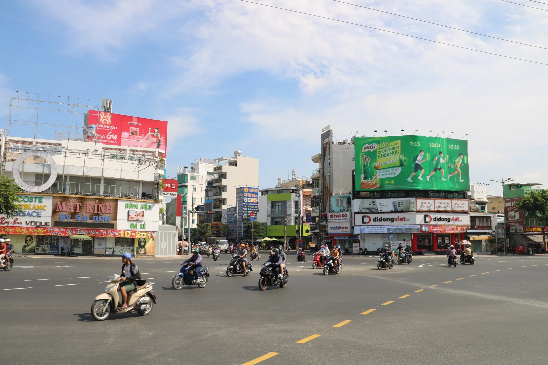 giao-lo-Pham-Van-Dong-Le-Quang-Dinh-28.jpg