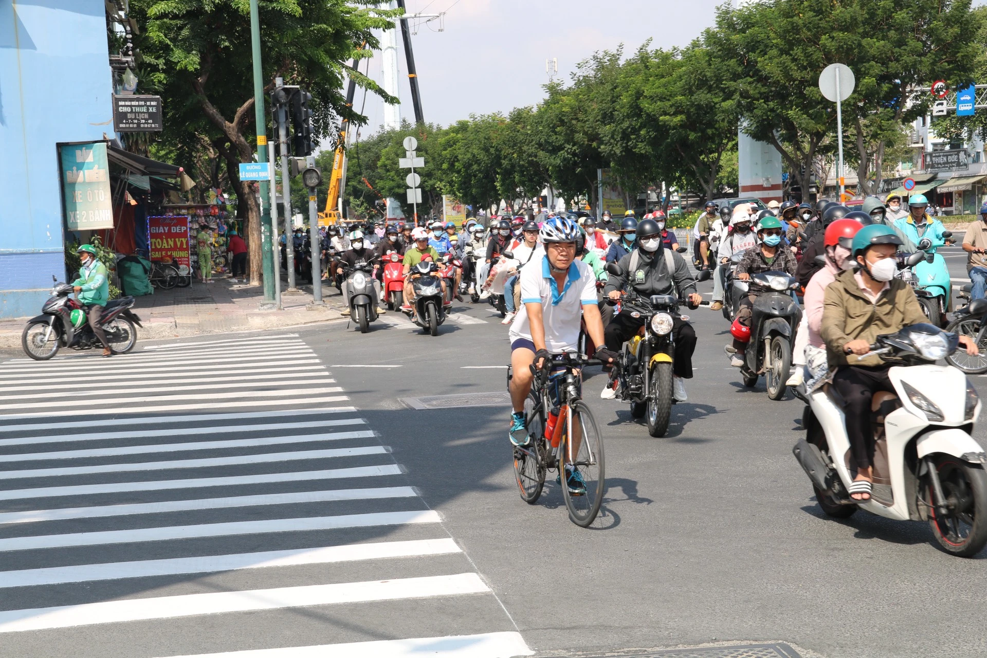 giao-lo-Pham-Van-Dong-Le-Quang-Dinh-29.jpg