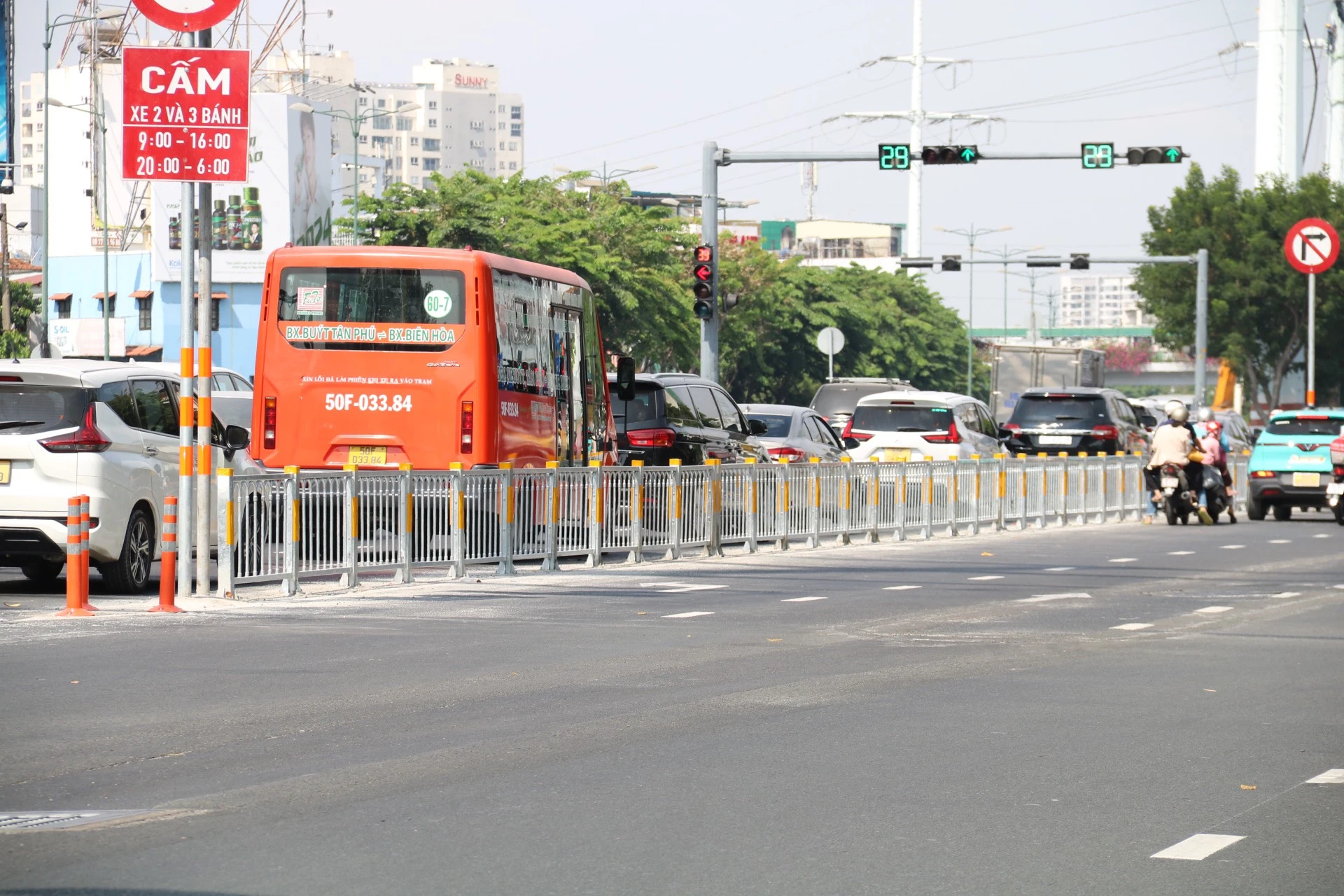 giao-lo-Pham-Van-Dong-Le-Quang-Dinh-33.jpg