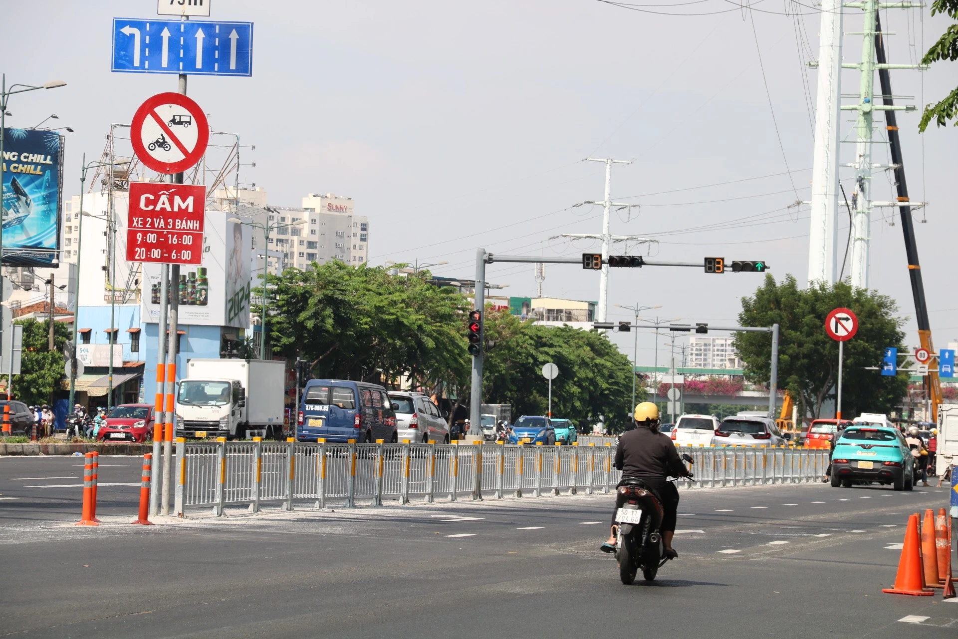 giao-lo-Pham-Van-Dong-Le-Quang-Dinh-34.jpg