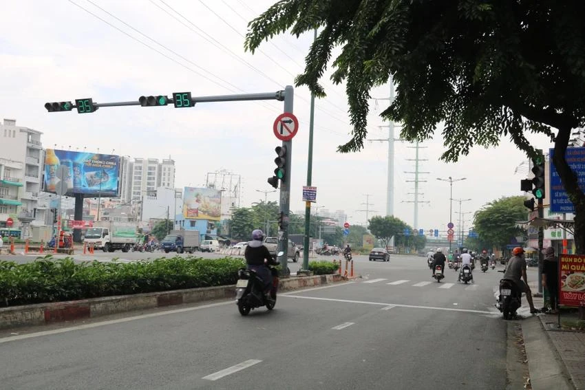 giao-lo-Pham-Van-Dong-Le-Quang-Dinh.webp