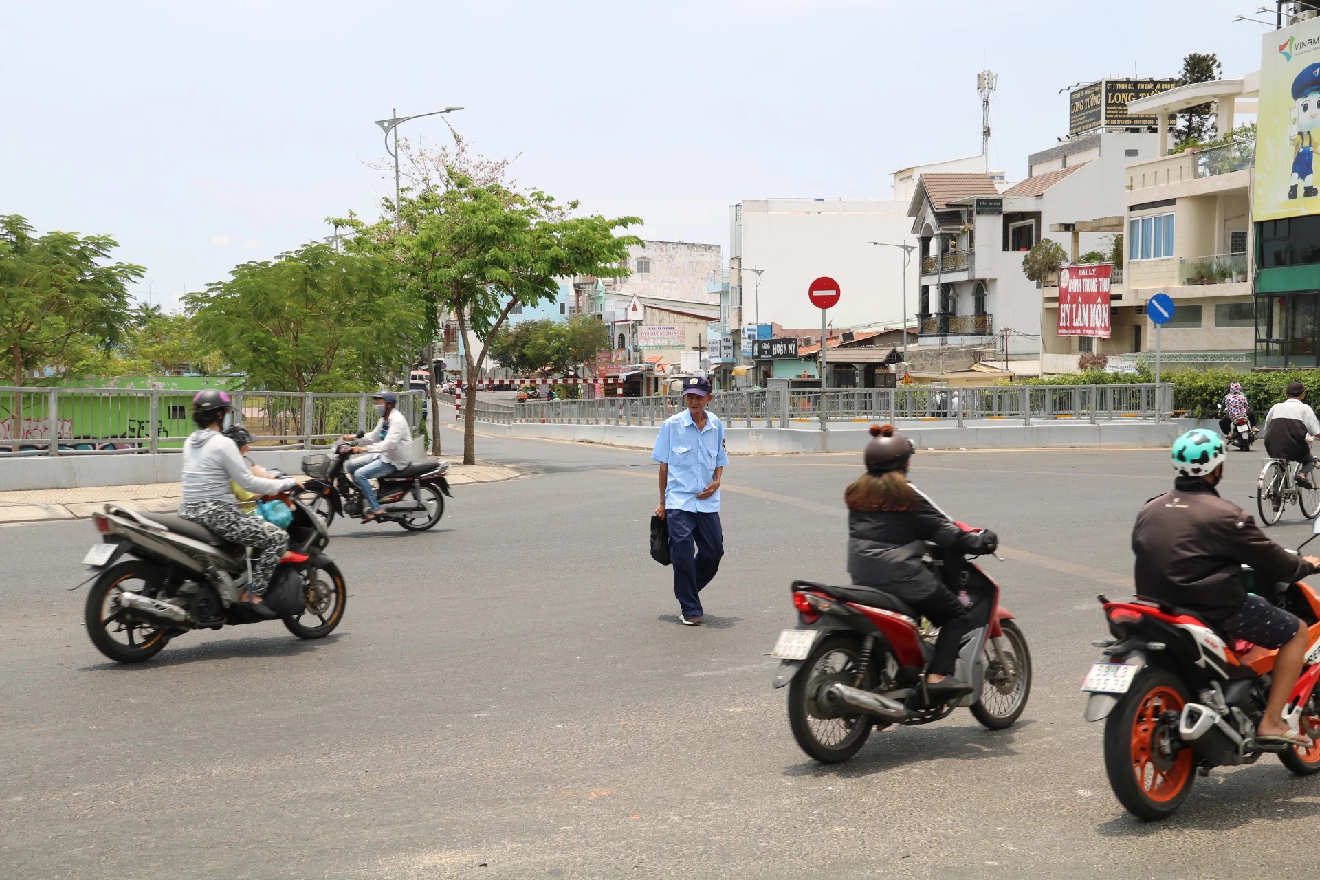 cau-vuot-Pham-Van-Chi-Nguyen-Van-Luong-14.jpg