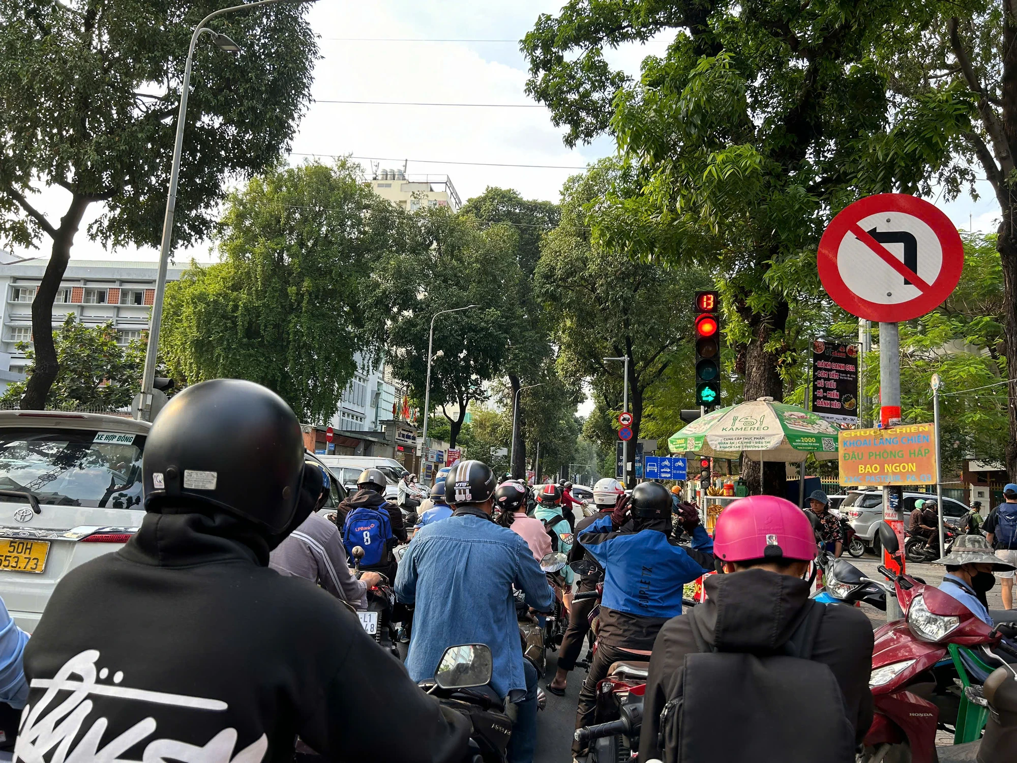 xe-may-re-phai-000.jpg