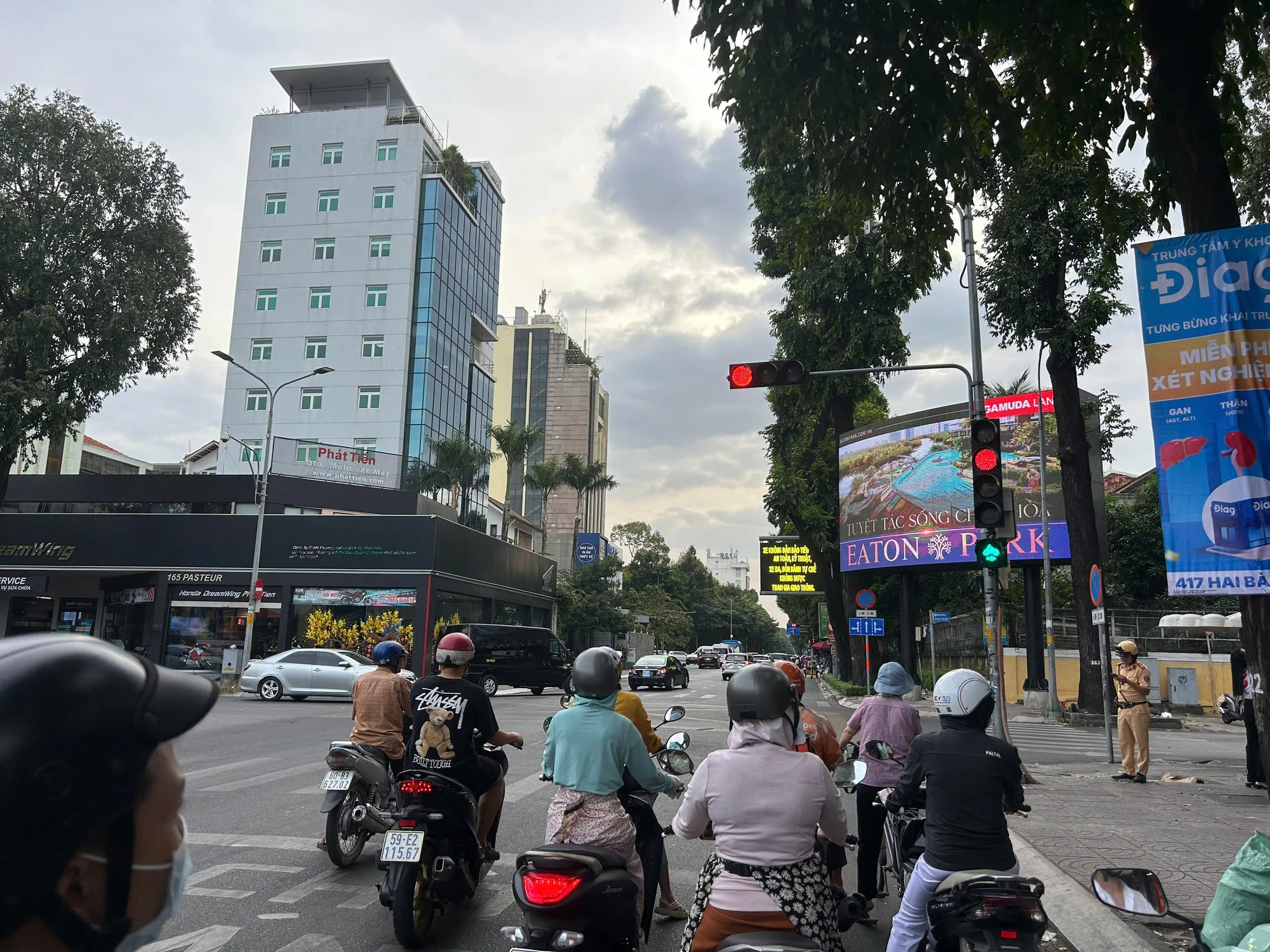 xe-may-re-phai-13.jpg