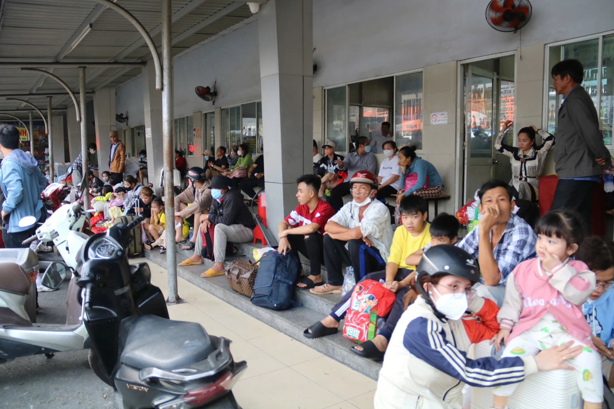 cua-ngo-phia-tay-234.jpg