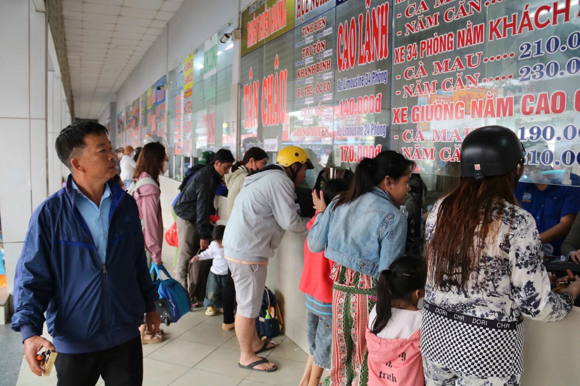 cua-ngo-phia-tay-245.jpg