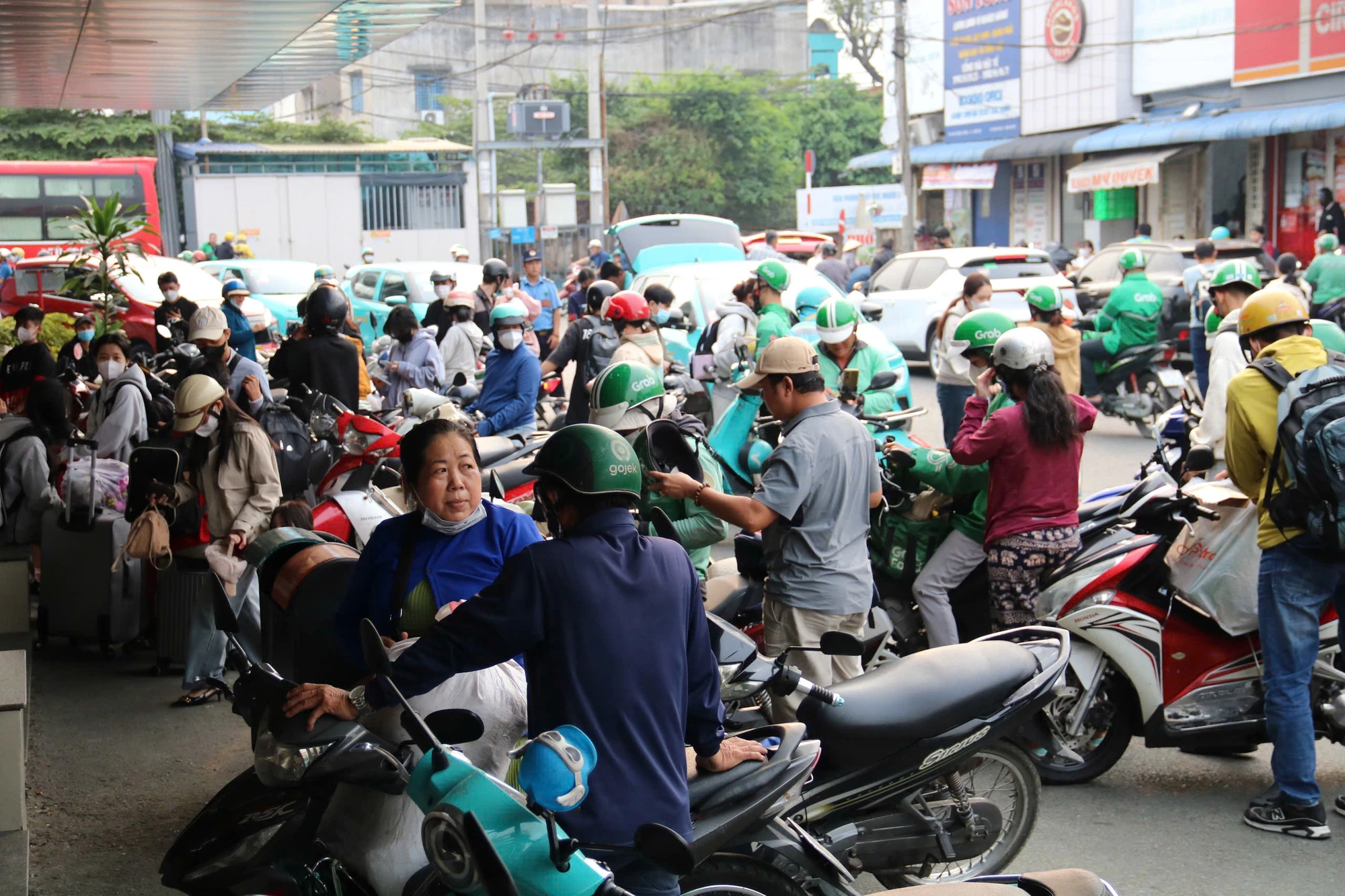cua-ngo-phia-tay-246.jpg