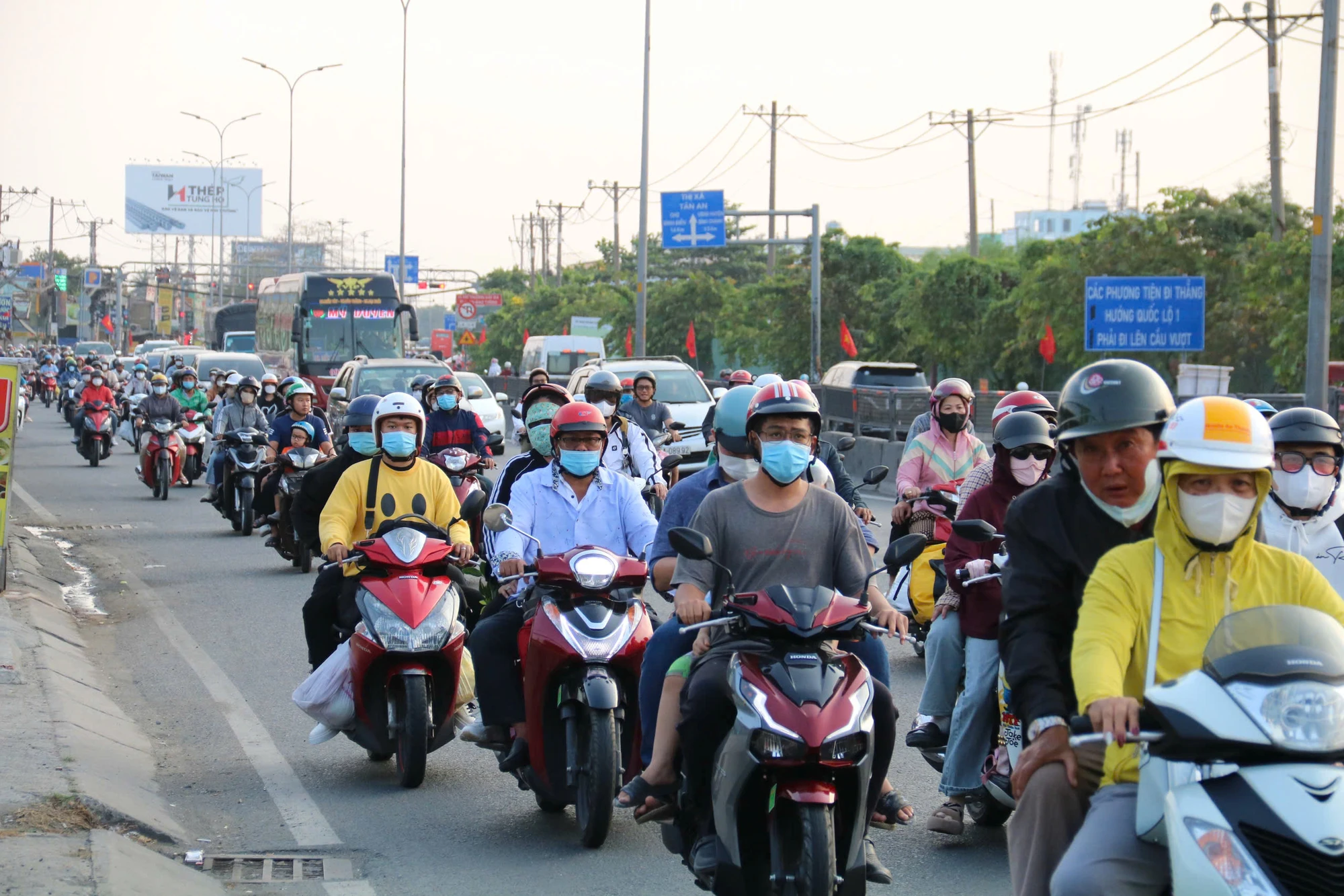 cua-ngo-phia-tay-310.jpg