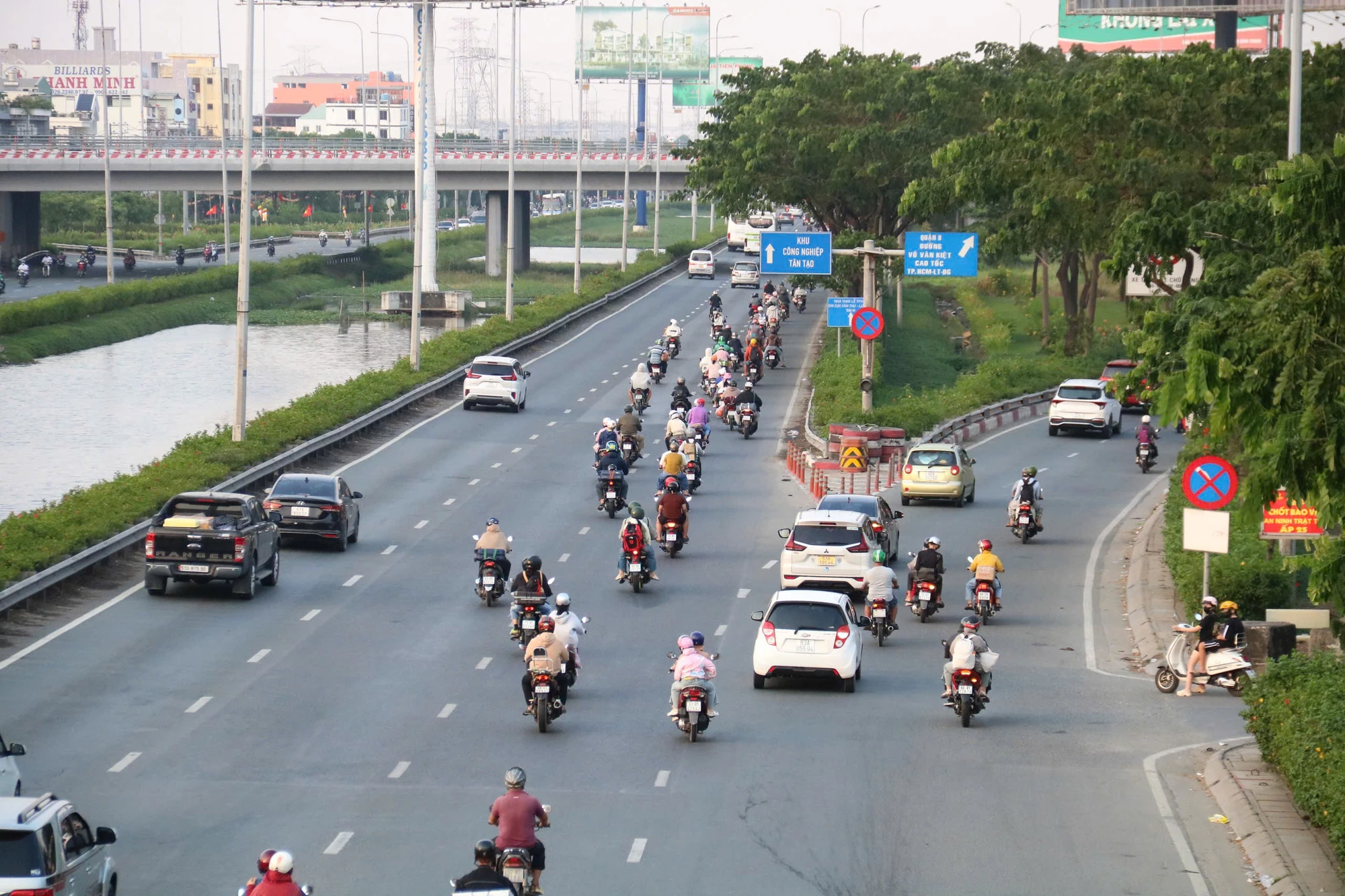 cua-ngo-phia-tay-316.jpg