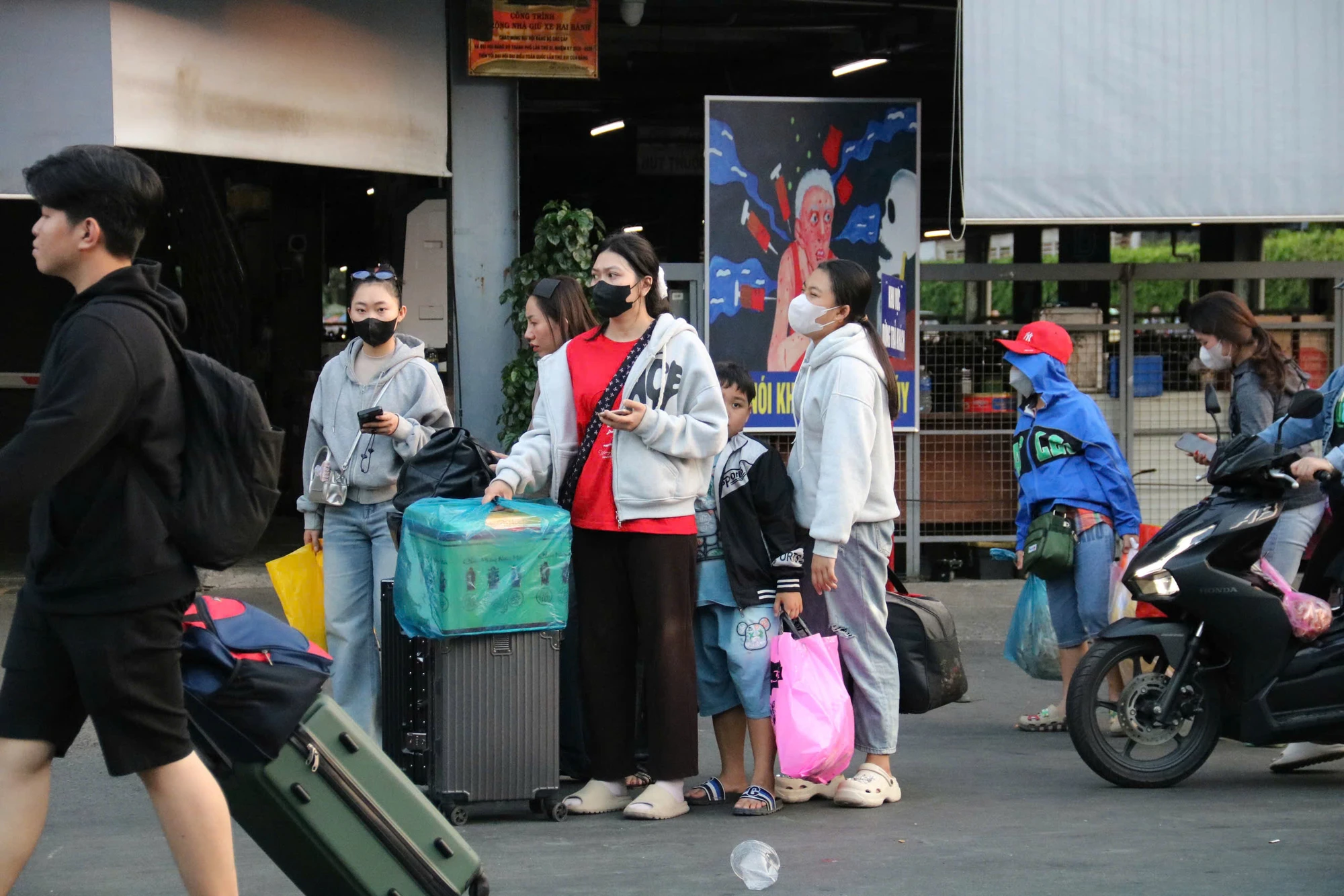 cua-ngo-phia-tay-319.jpg