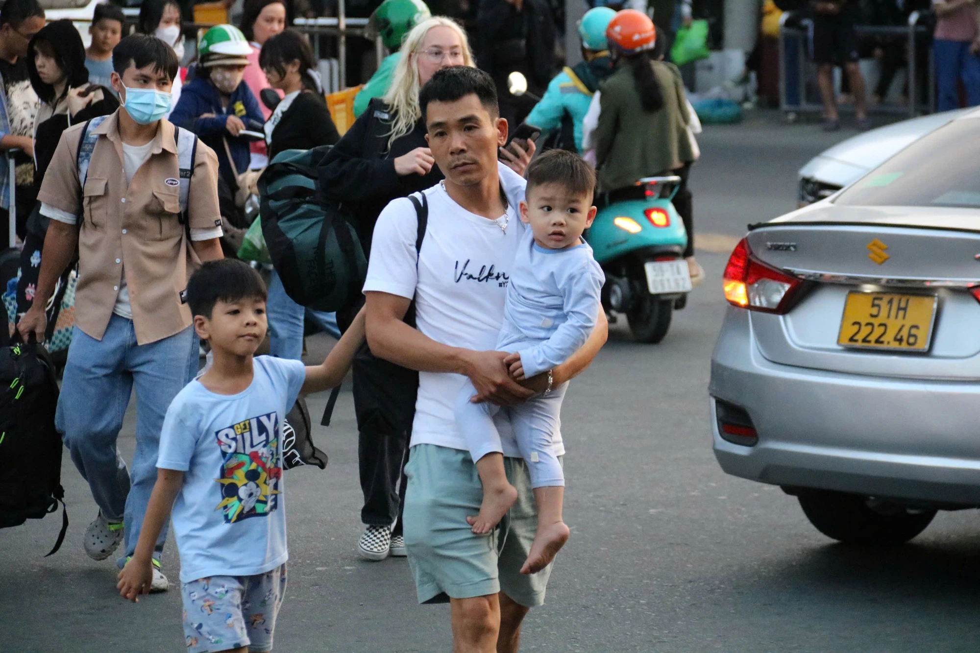 cua-ngo-phia-tay-320.jpg